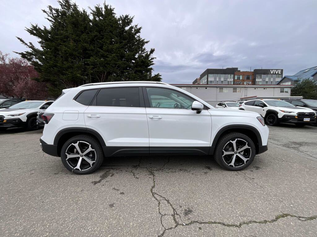 New 2026 Volkswagen Taos SEL image 9