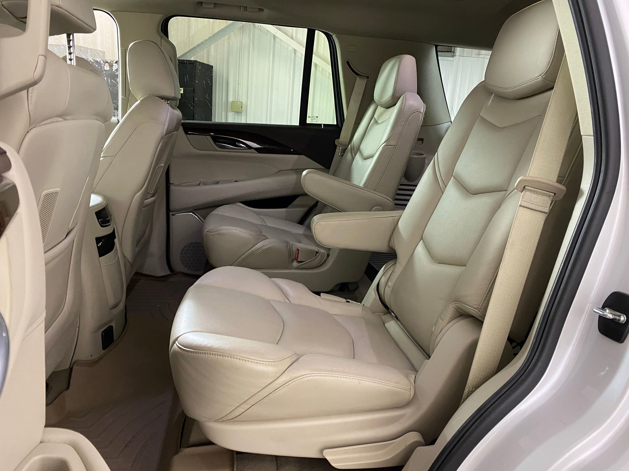Used 2016 Cadillac Escalade Luxury image 13