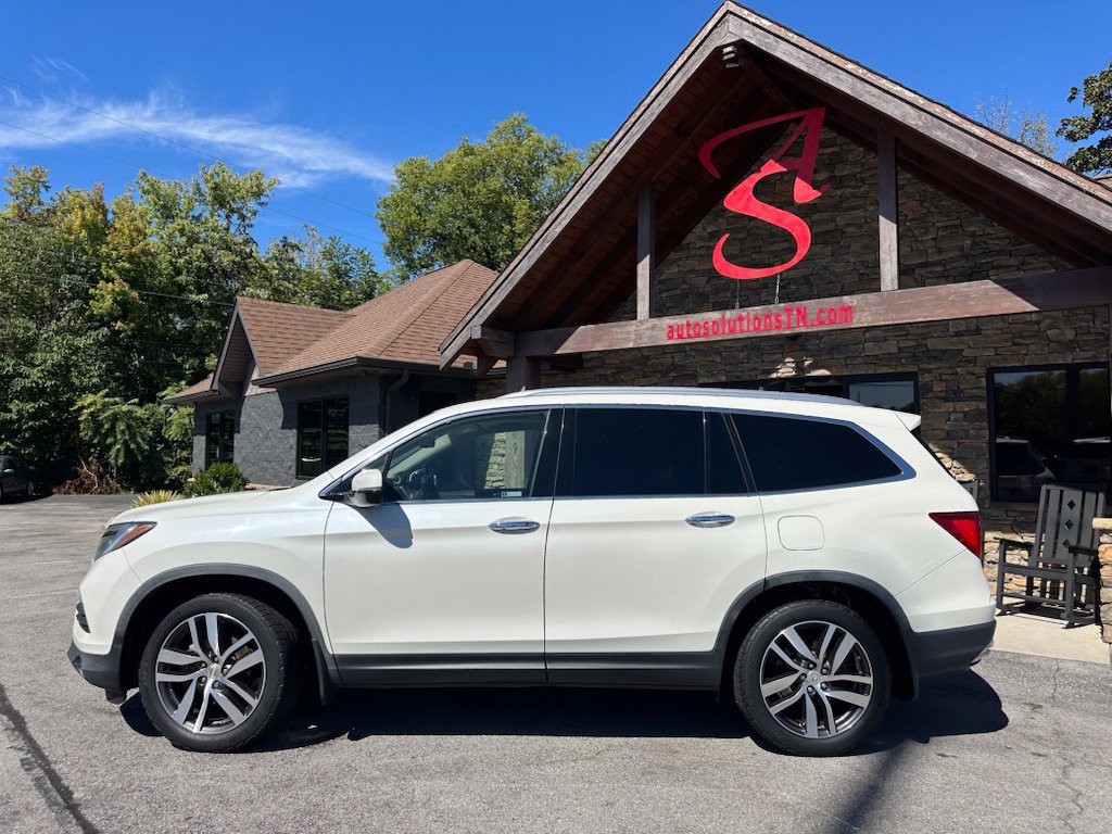 Used 2018 Honda Pilot Touring image 2