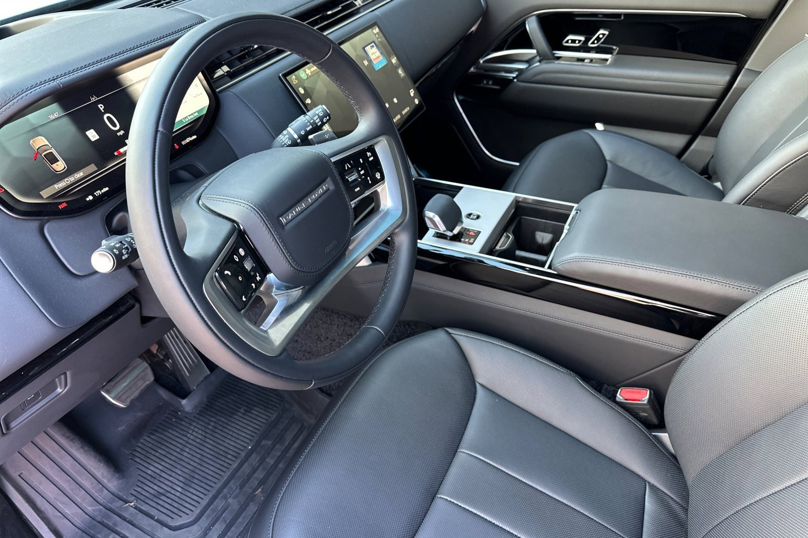 Used 2025 Land Rover Range Rover SE image 5