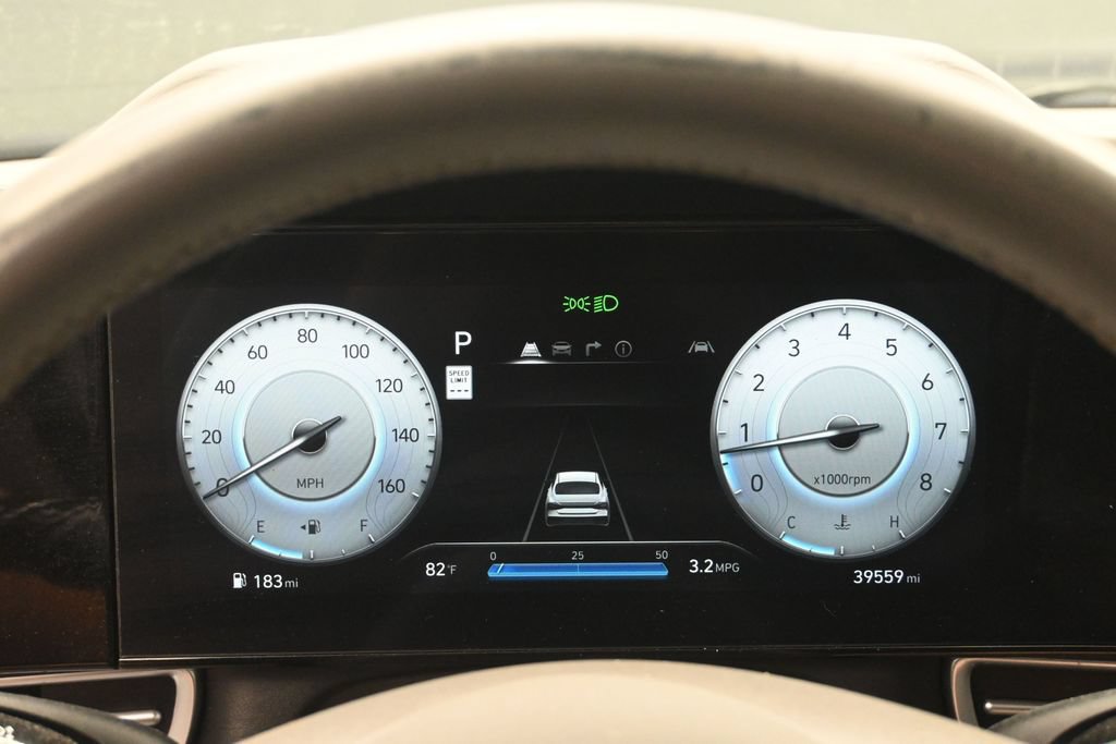 Used 2025 Hyundai Elantra SEL FWD image 11