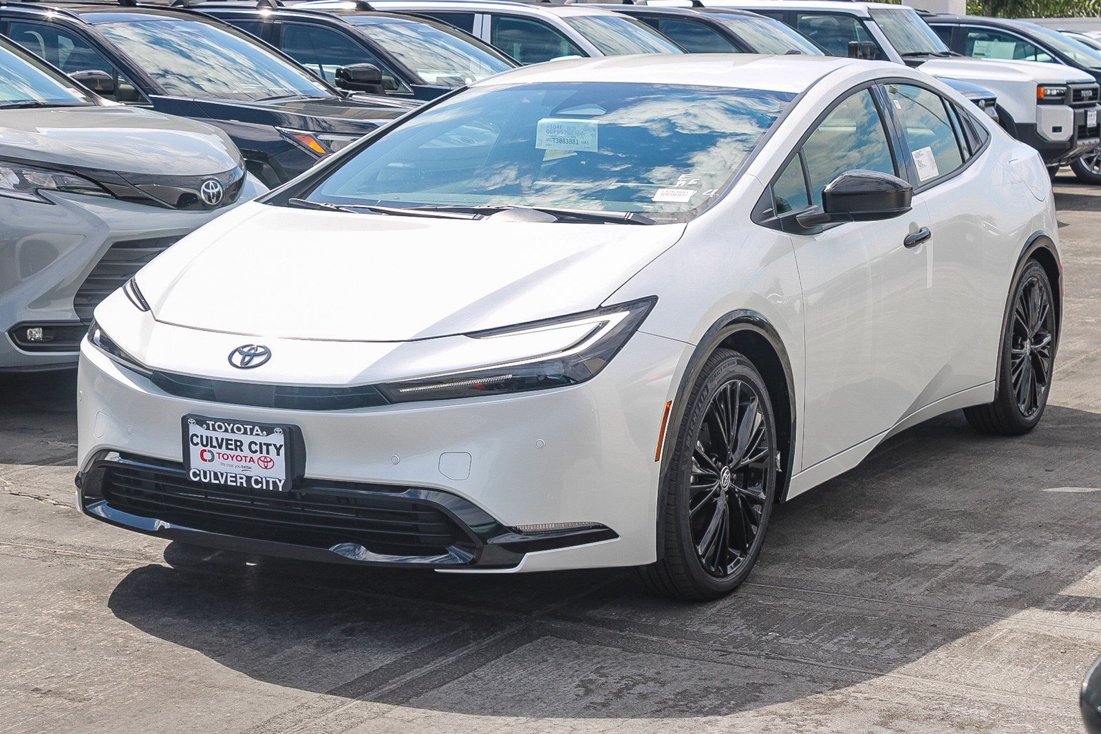 New 2026 Toyota Prius FWD image 3