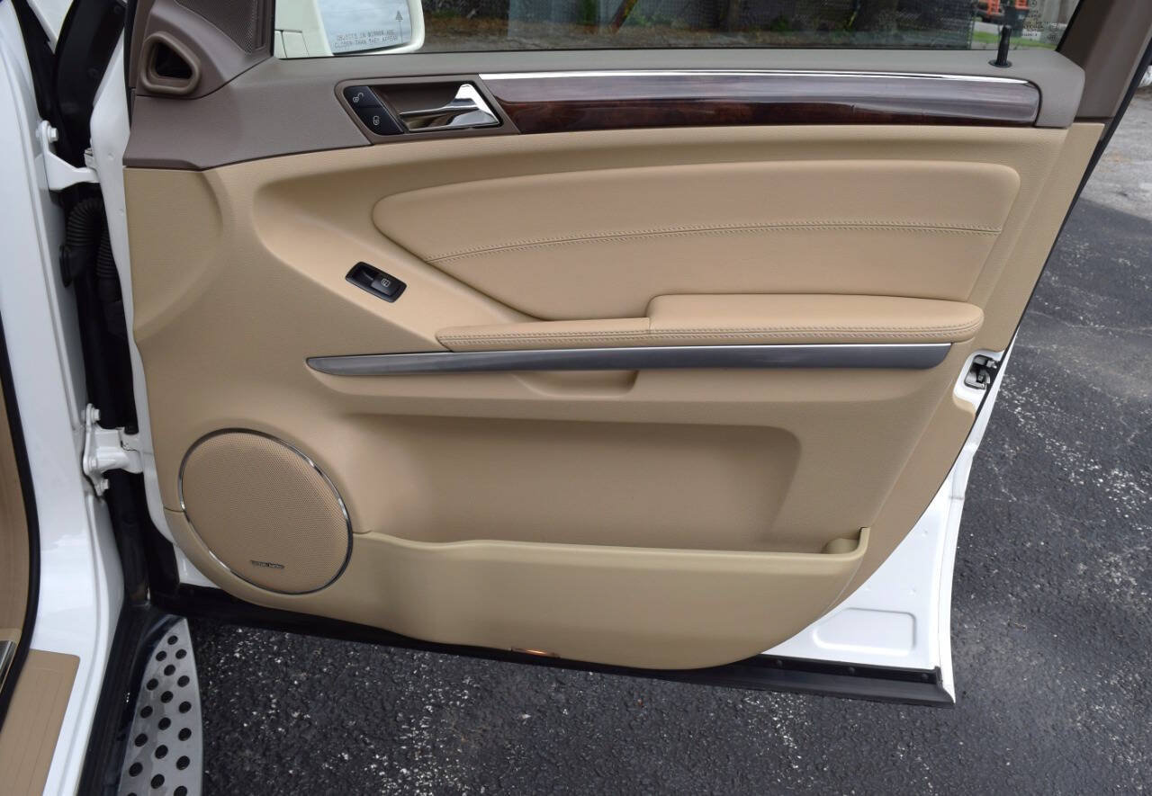 Used 2011 Mercedes-Benz GL 550 4MATIC image 37
