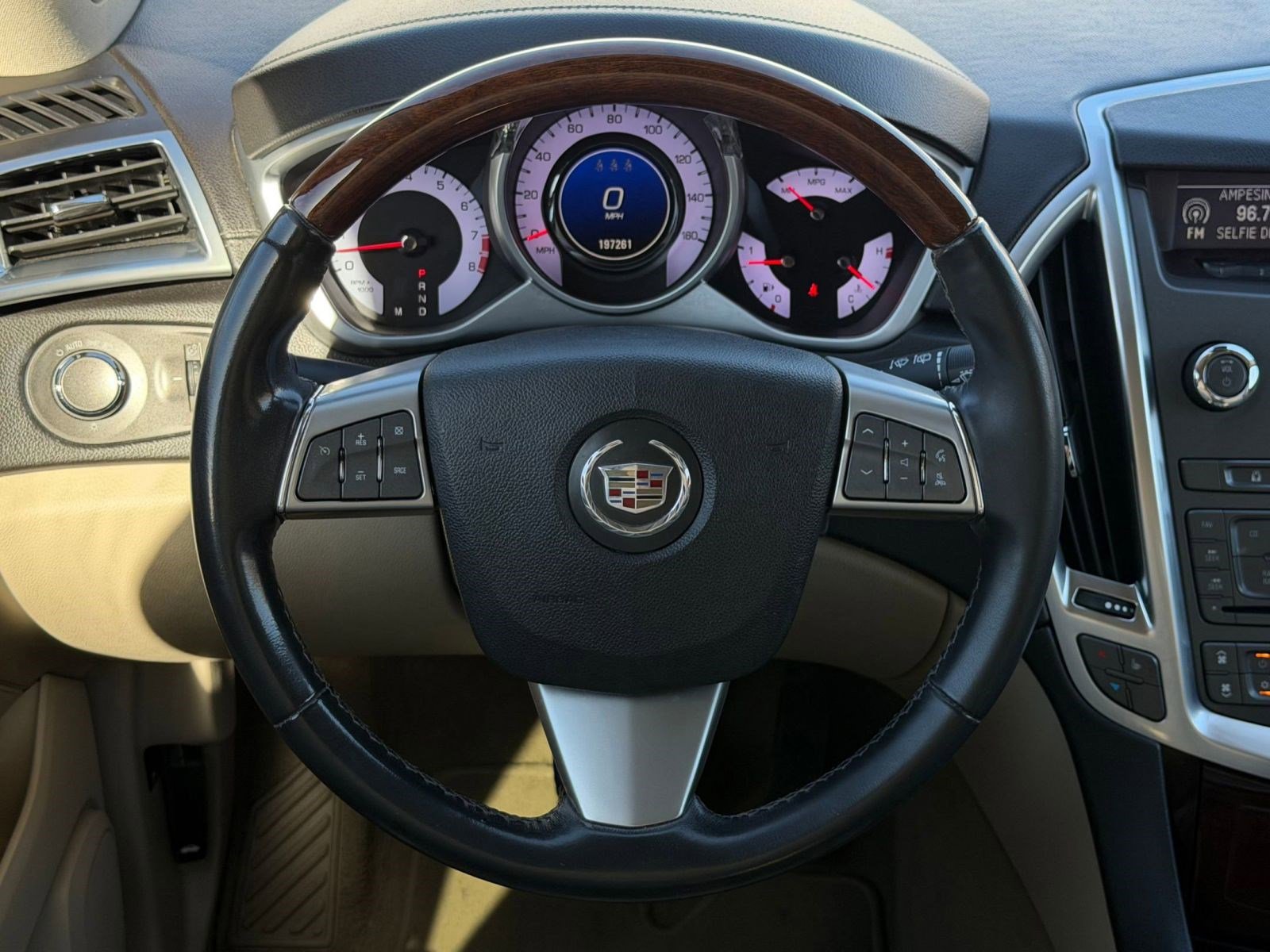 Used 2011 Cadillac SRX Luxury image 14