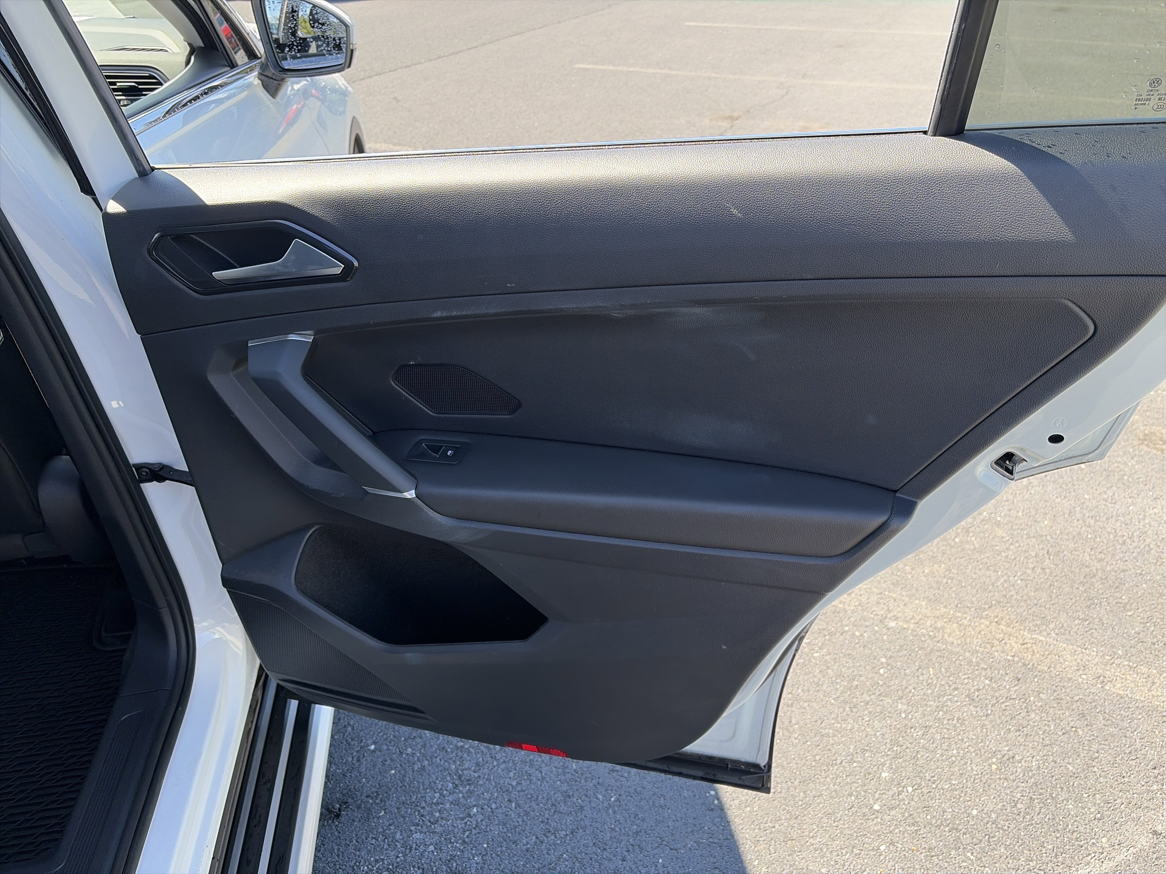 Used 2018 Volkswagen Tiguan SEL w/ 3rd Row Seat Package image 28