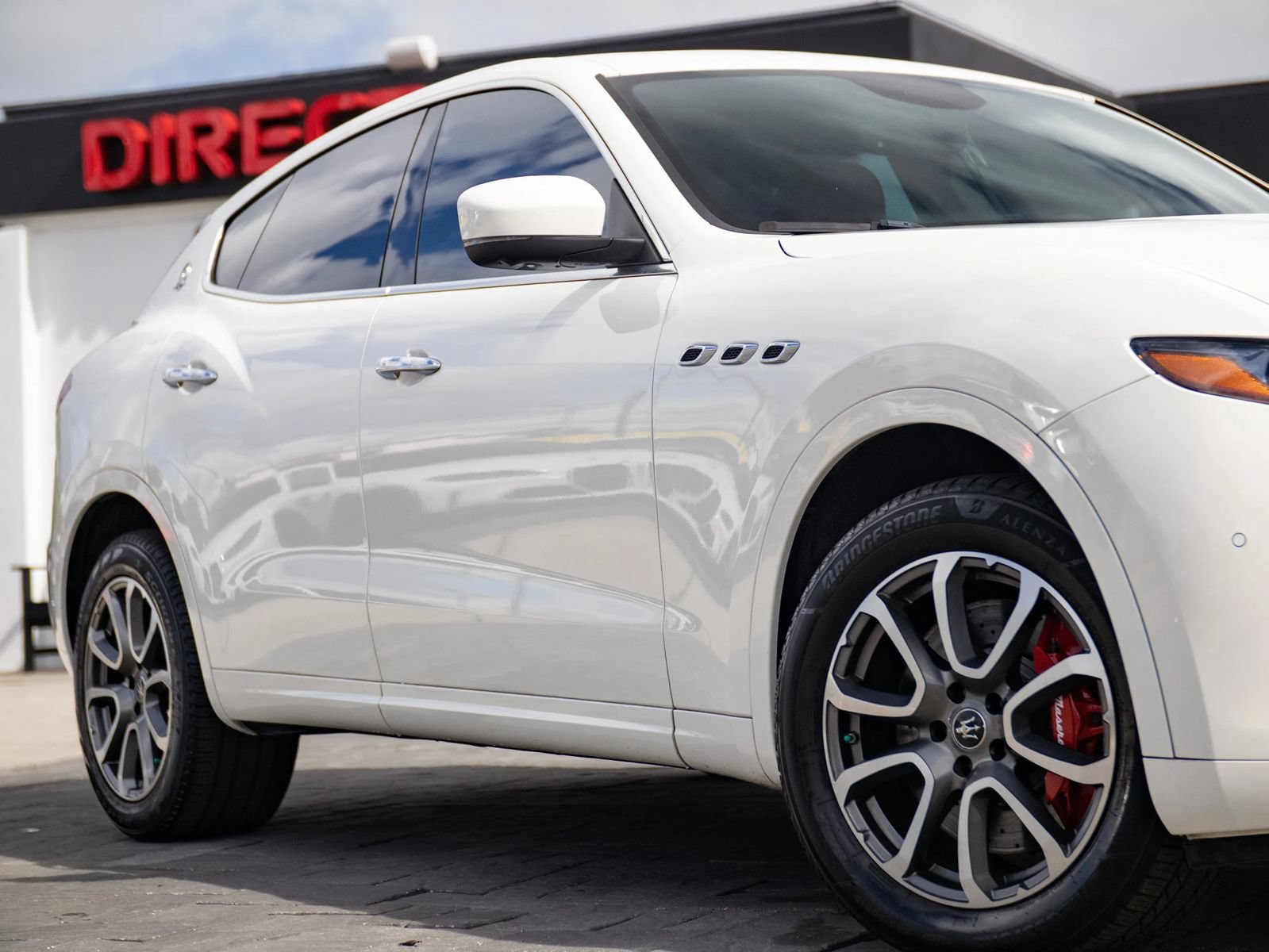 Used 2020 Maserati Levante S AWD/4WD image 2