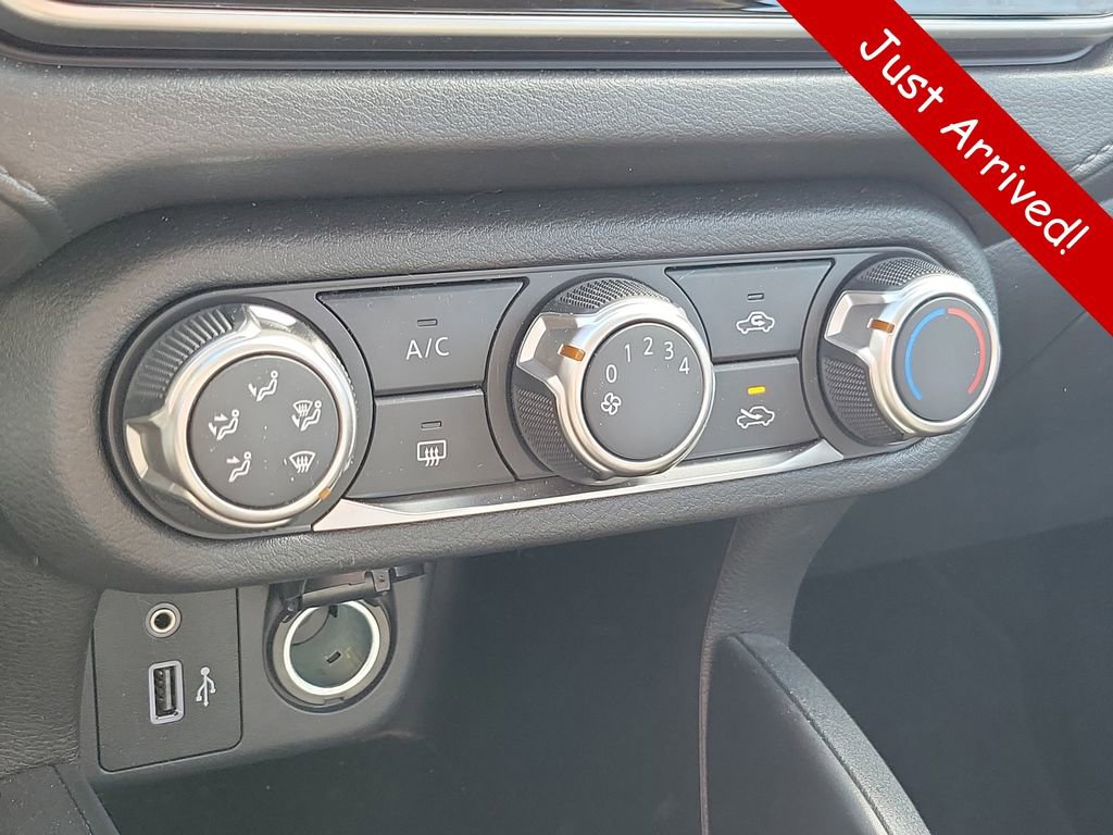 Used 2023 Nissan Versa S w/ Trunk Package image 28