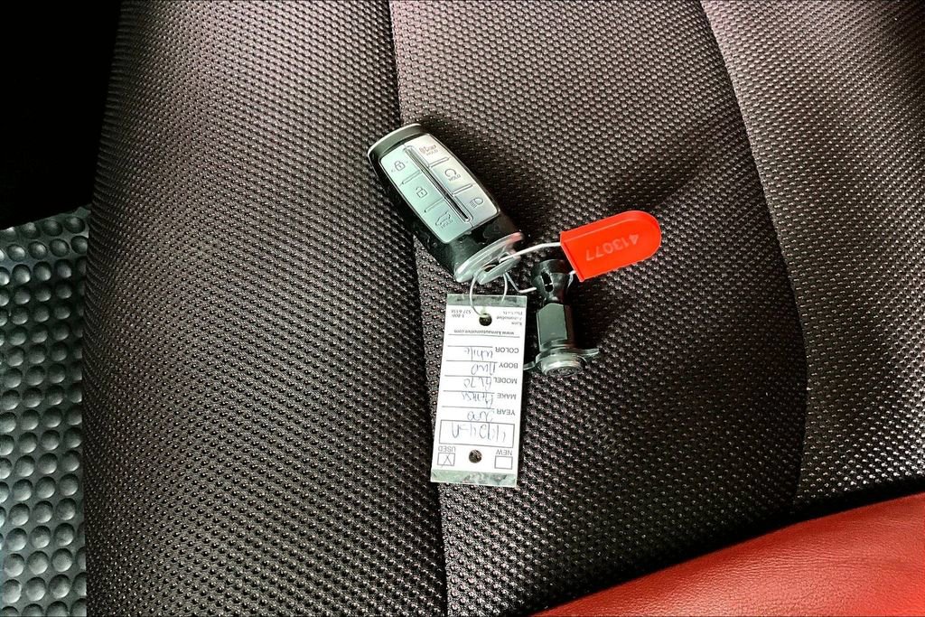 Used 2022 Genesis GV70 3.5T Sport image 10