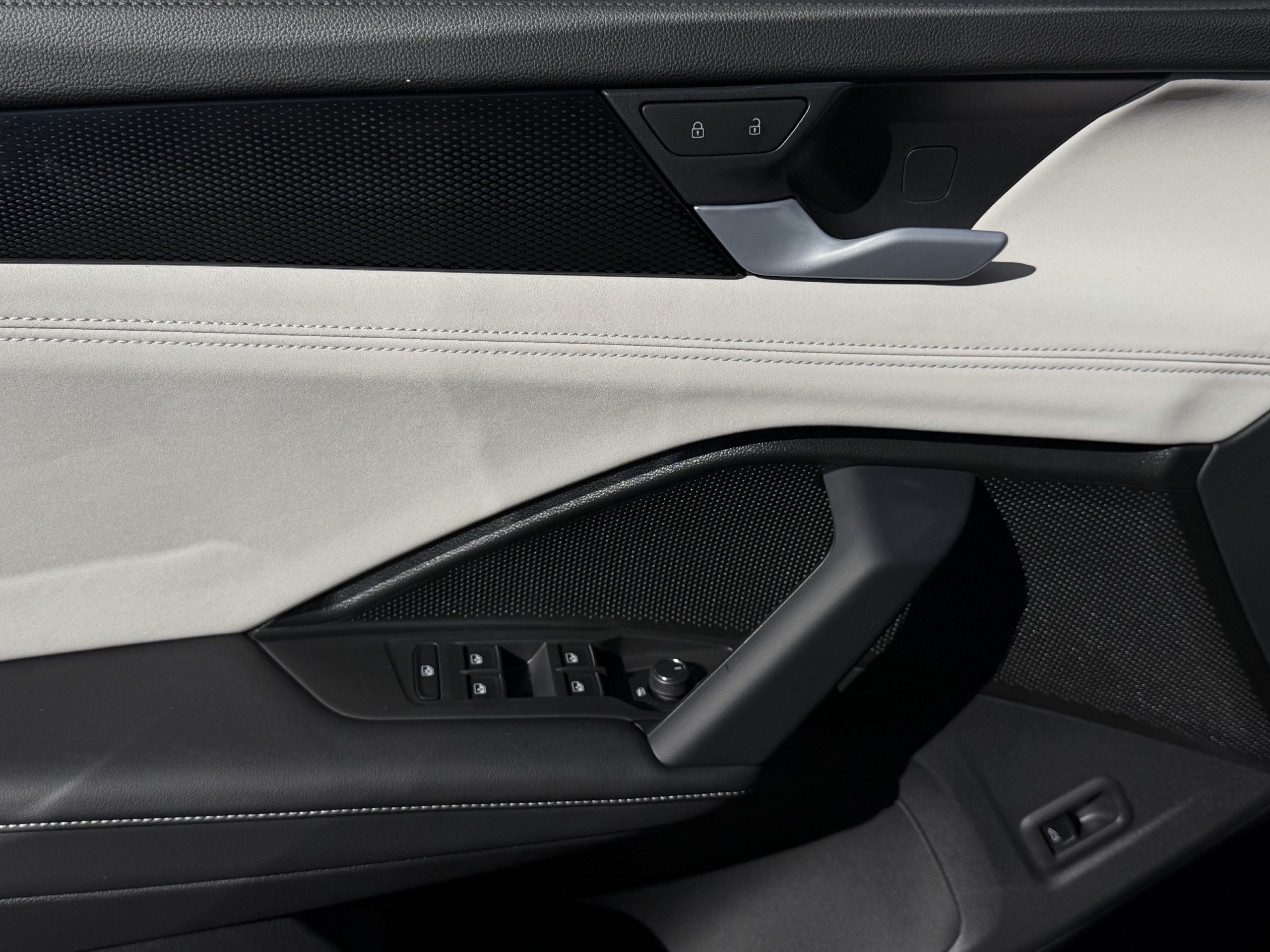 New 2026 Volkswagen Tiguan SE FWD image 22