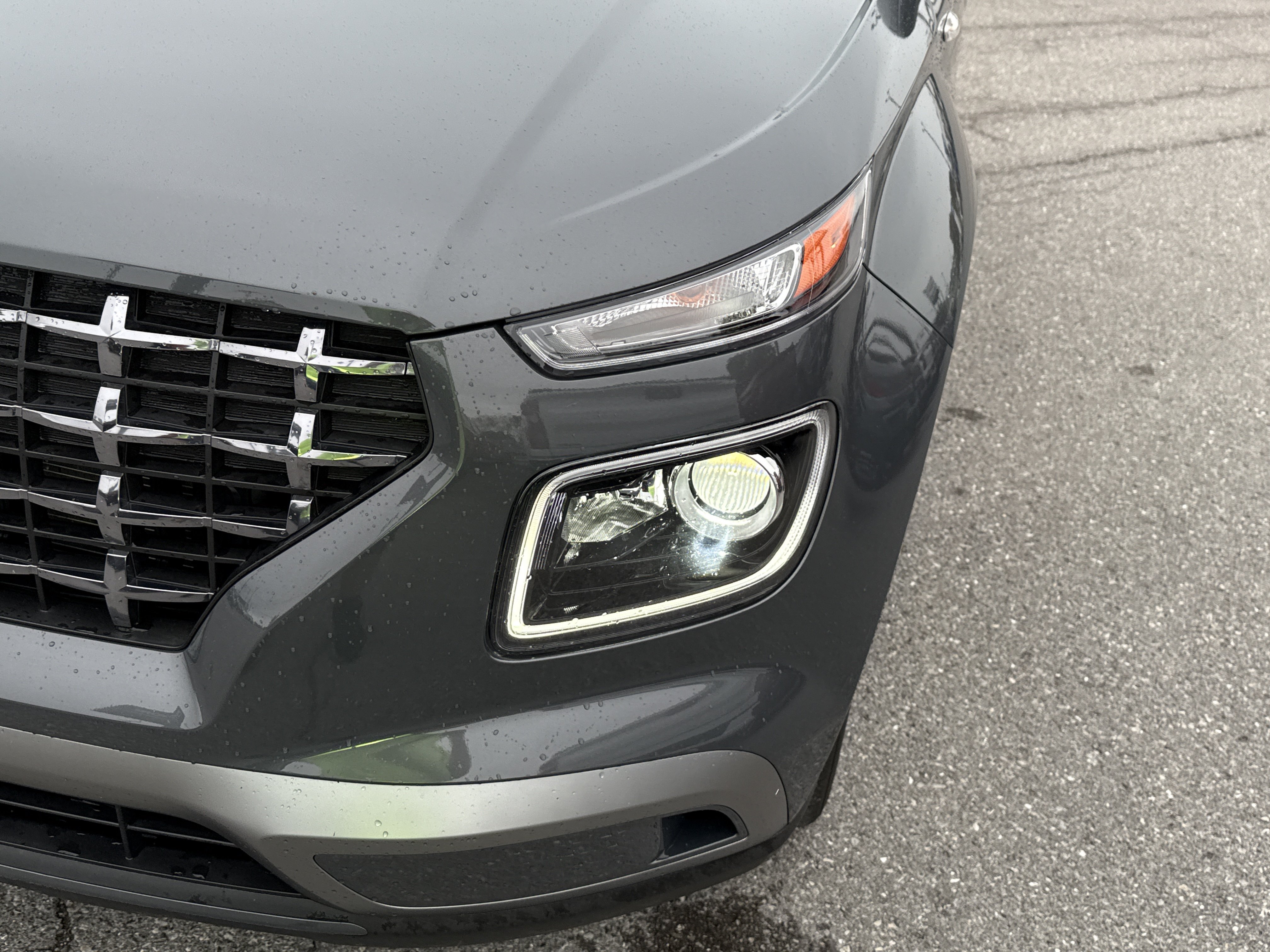 Used 2025 Hyundai Venue Limited FWD image 10