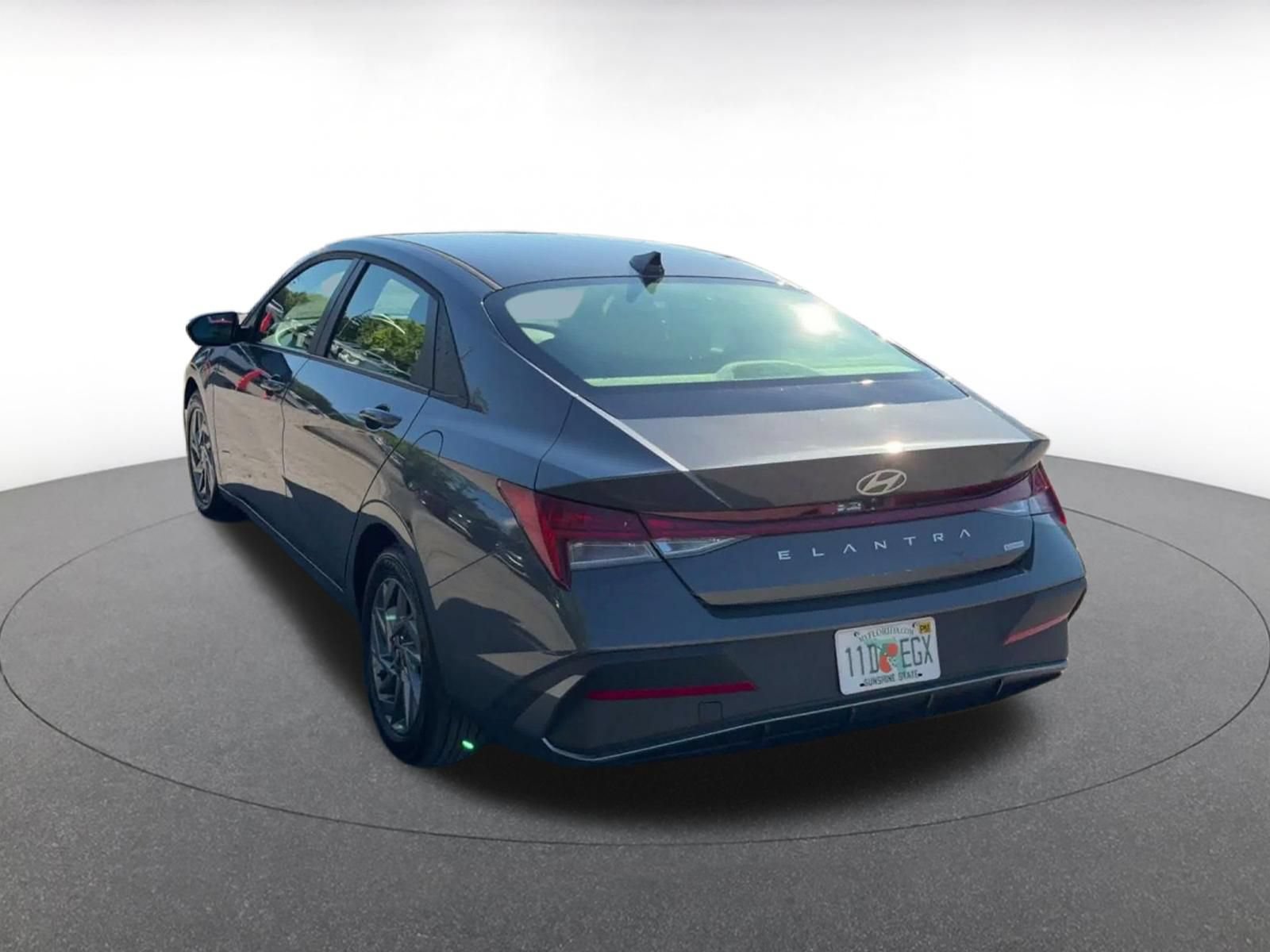 Used 2026 Hyundai Elantra Hybrid FWD image 10