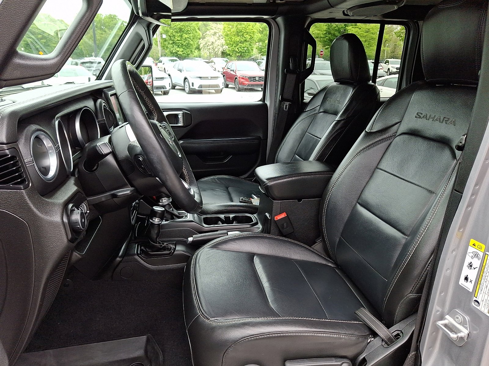 Used 2018 Jeep Wrangler Unlimited Sahara AWD/4WD image 13