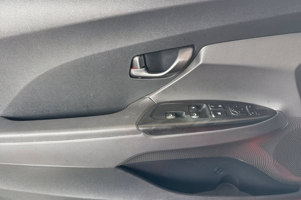 Used 2019 Hyundai Veloster 2.0 FWD image 17