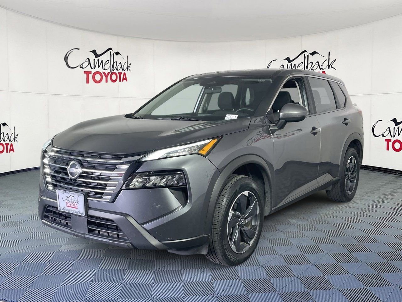 Used 2025 Nissan Rogue SV FWD image 2