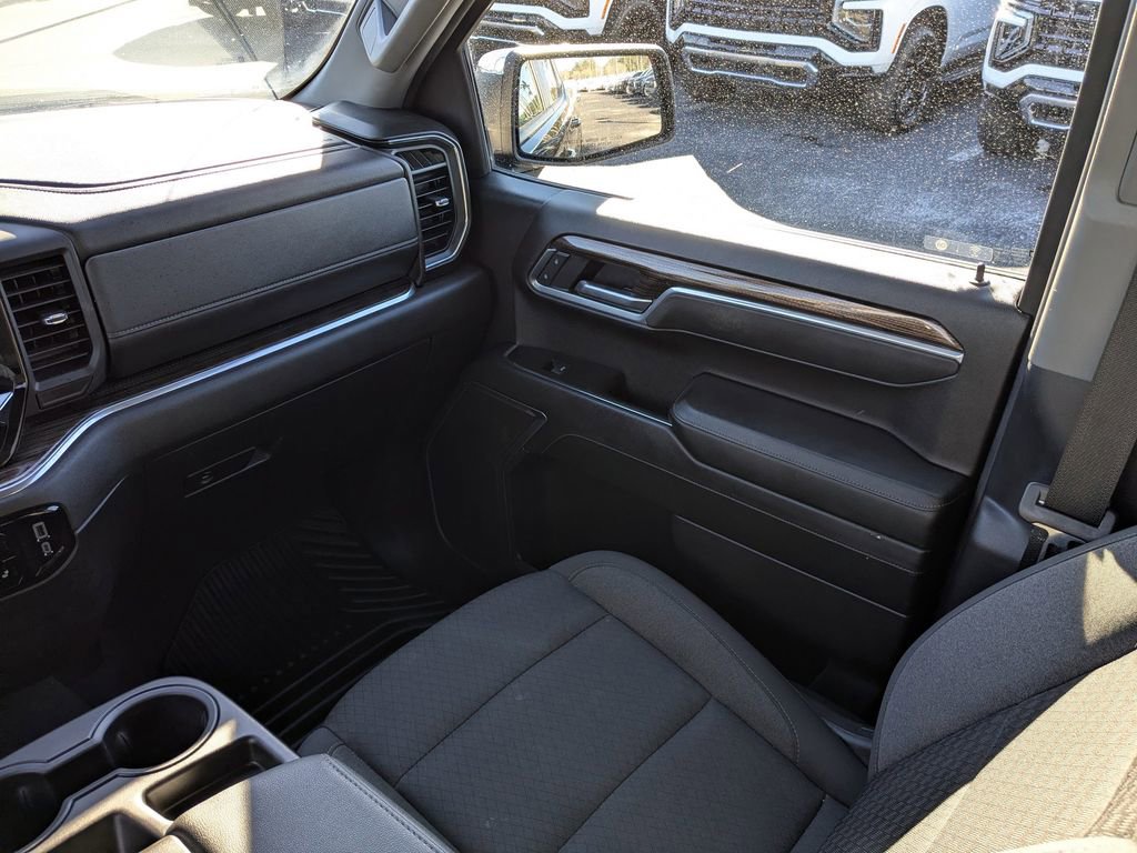 Used 2025 Chevrolet Silverado 1500 LT image 18