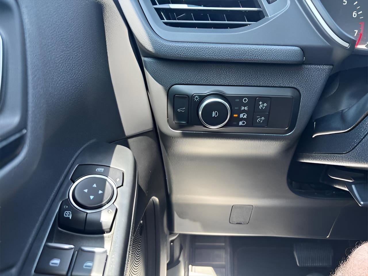 Used 2022 Ford Escape SEL w/ SEL Stealth AWD Package image 23