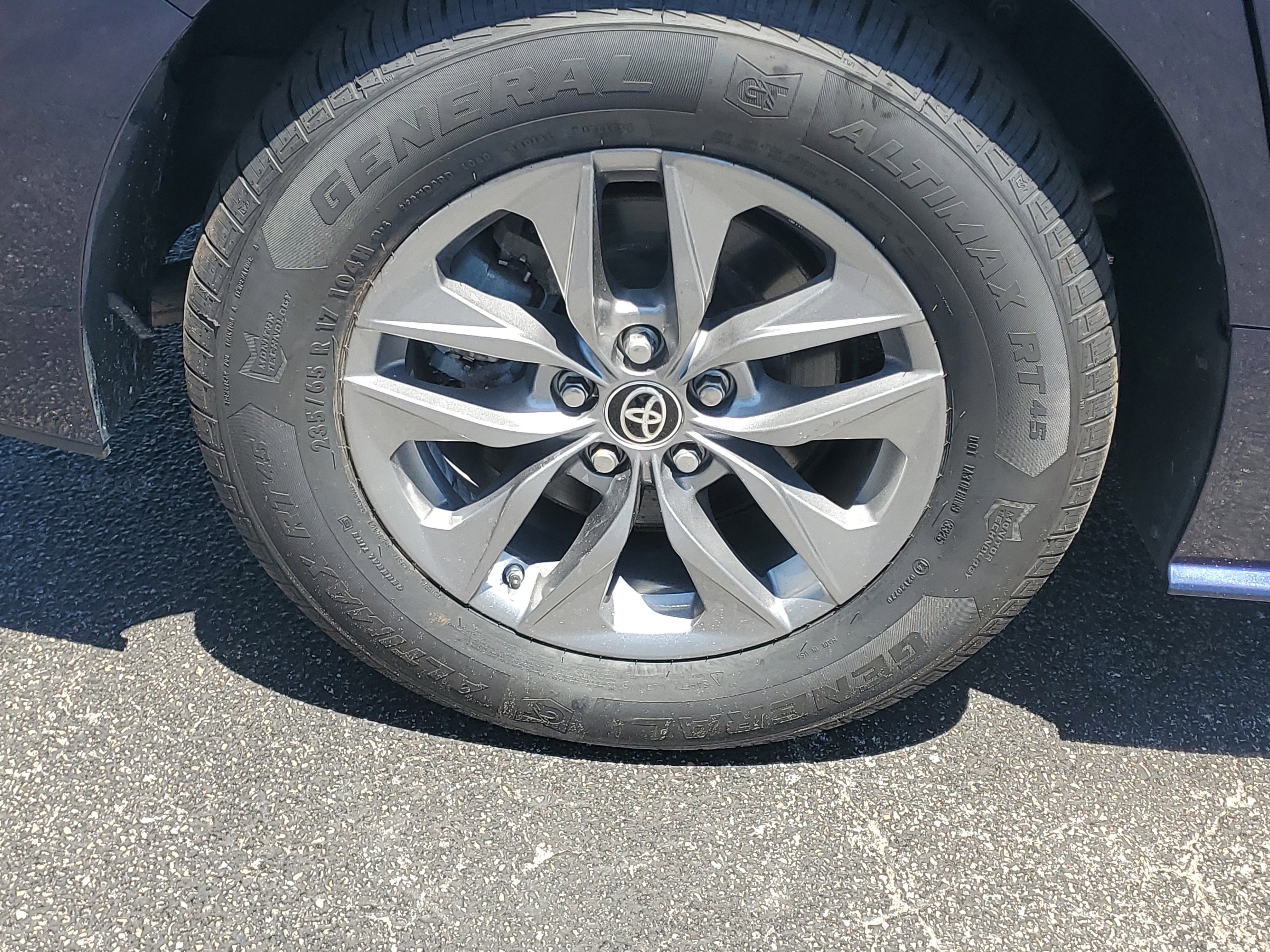 Certified 2021 Toyota Sienna XLE FWD image 8