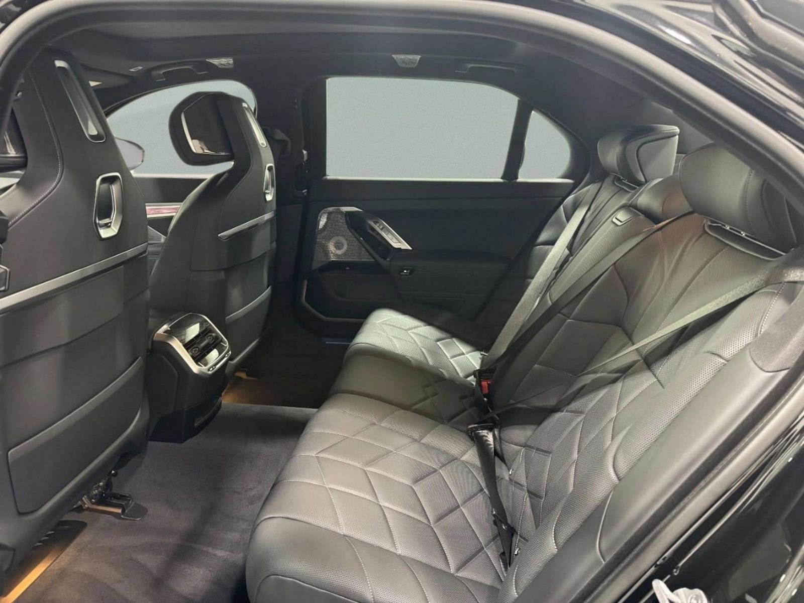 New 2026 BMW i7 xDrive60 image 9