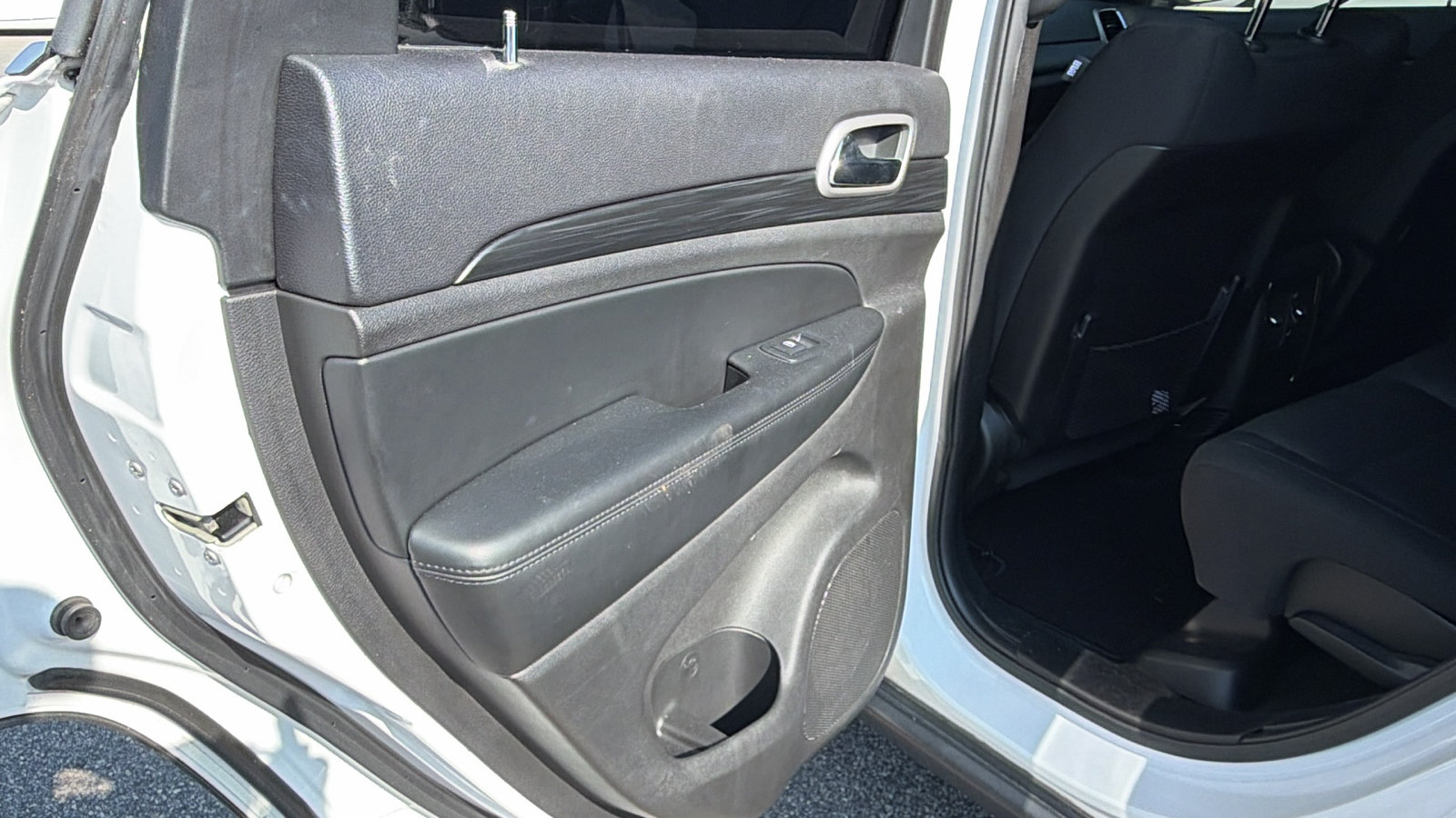 Used 2020 Jeep Grand Cherokee Laredo RWD image 22