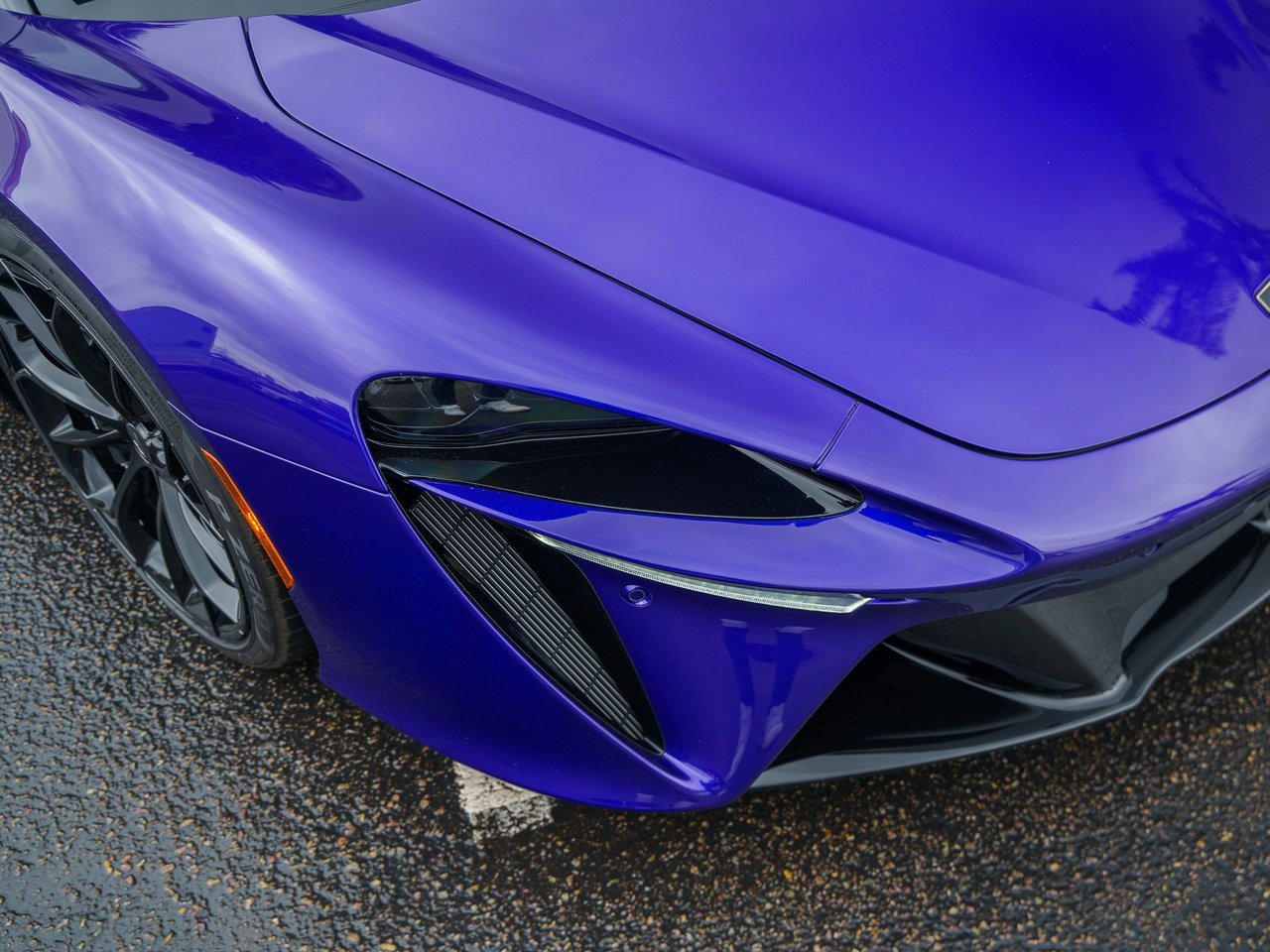 Used 2025 McLaren Artura Spider image 16