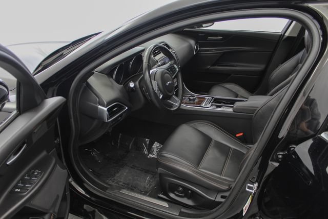Used 2018 Jaguar XE Prestige AWD/4WD image 17