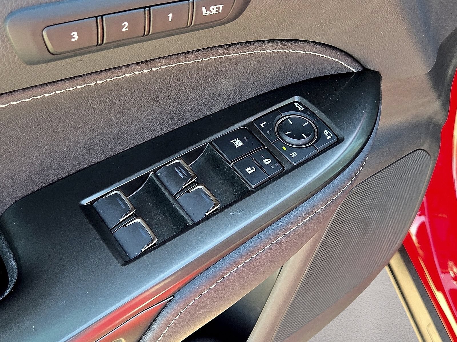 Used 2025 Lexus NX 250 FWD w/ Towing Package (2000 Lbs) image 21