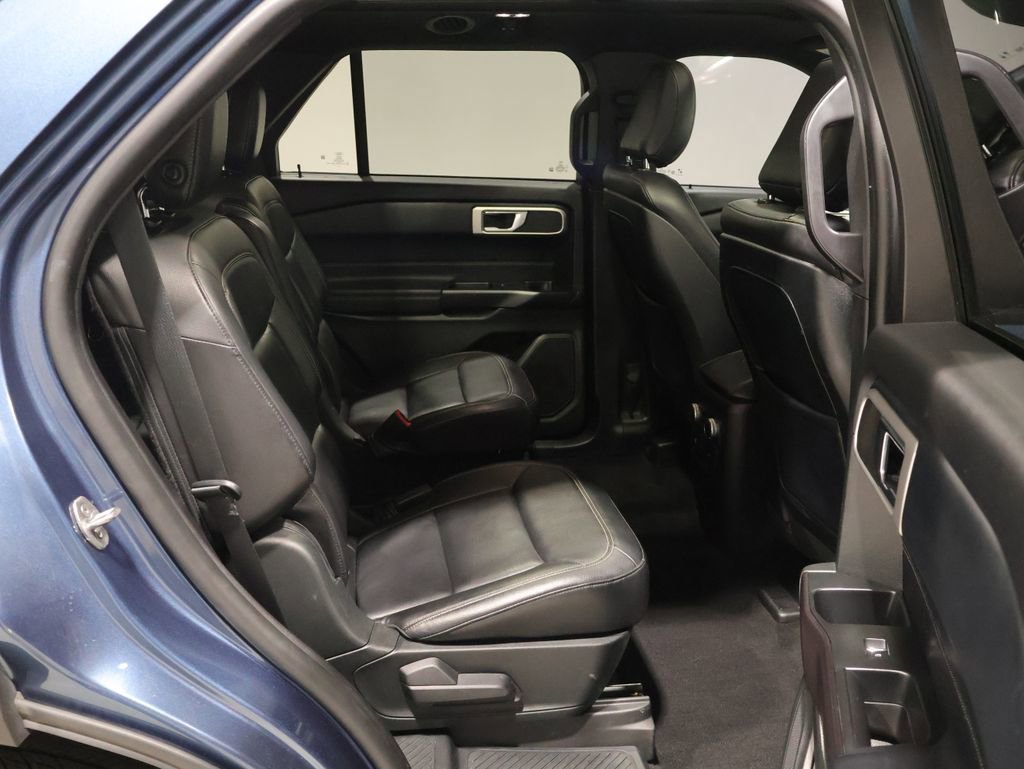 Used 2020 Ford Explorer XLT w/ Equipment Group 202A AWD/4WD image 25