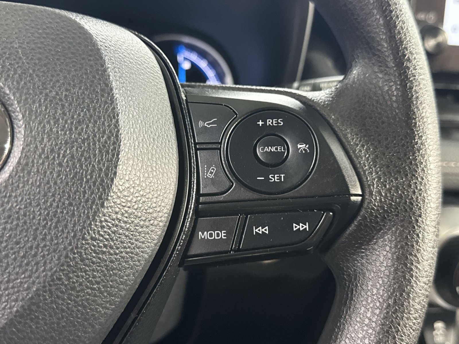 Used 2025 Toyota RAV4 XLE AWD/4WD image 44