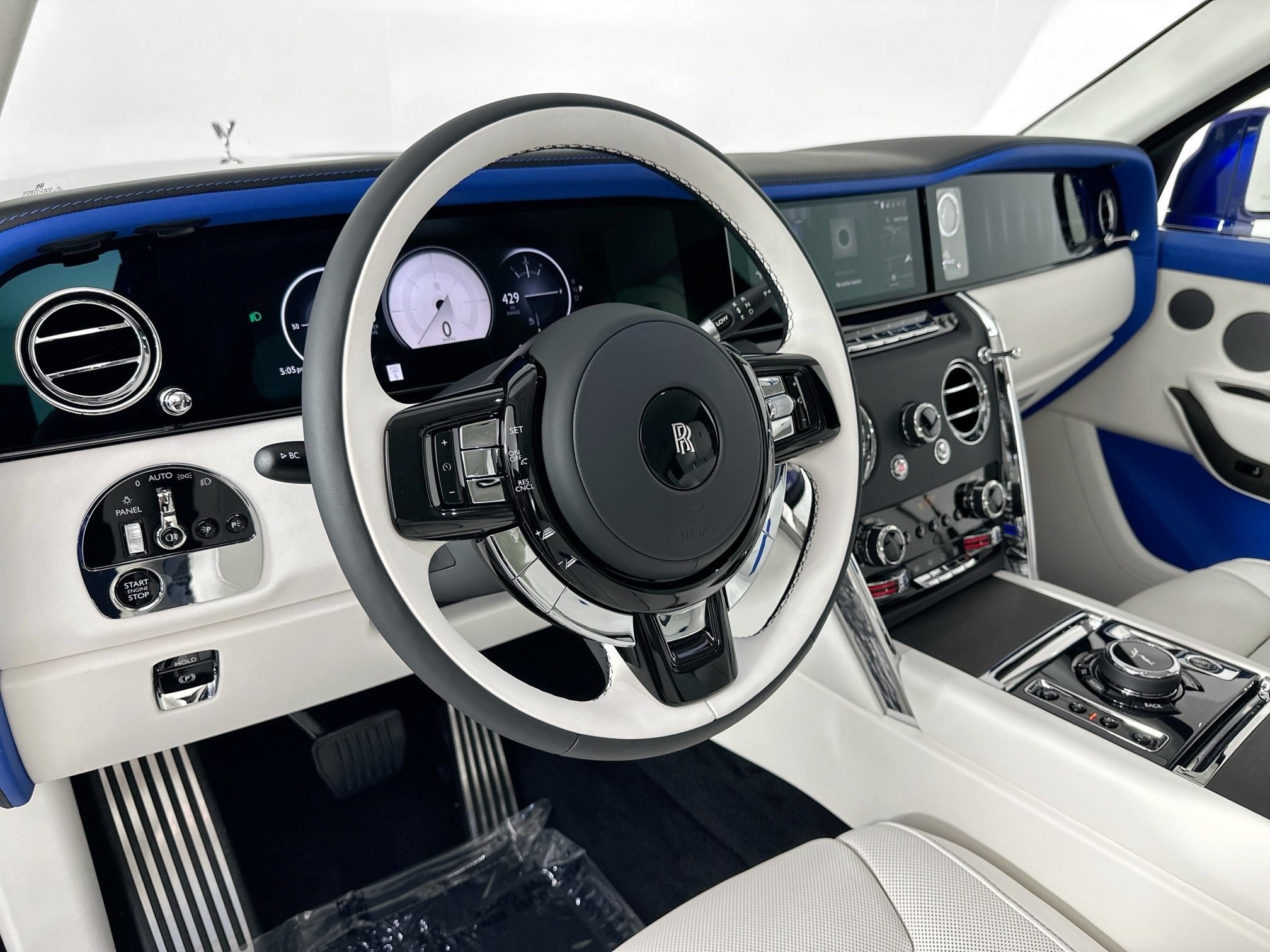 New 2026 Rolls-Royce Cullinan AWD/4WD image 11