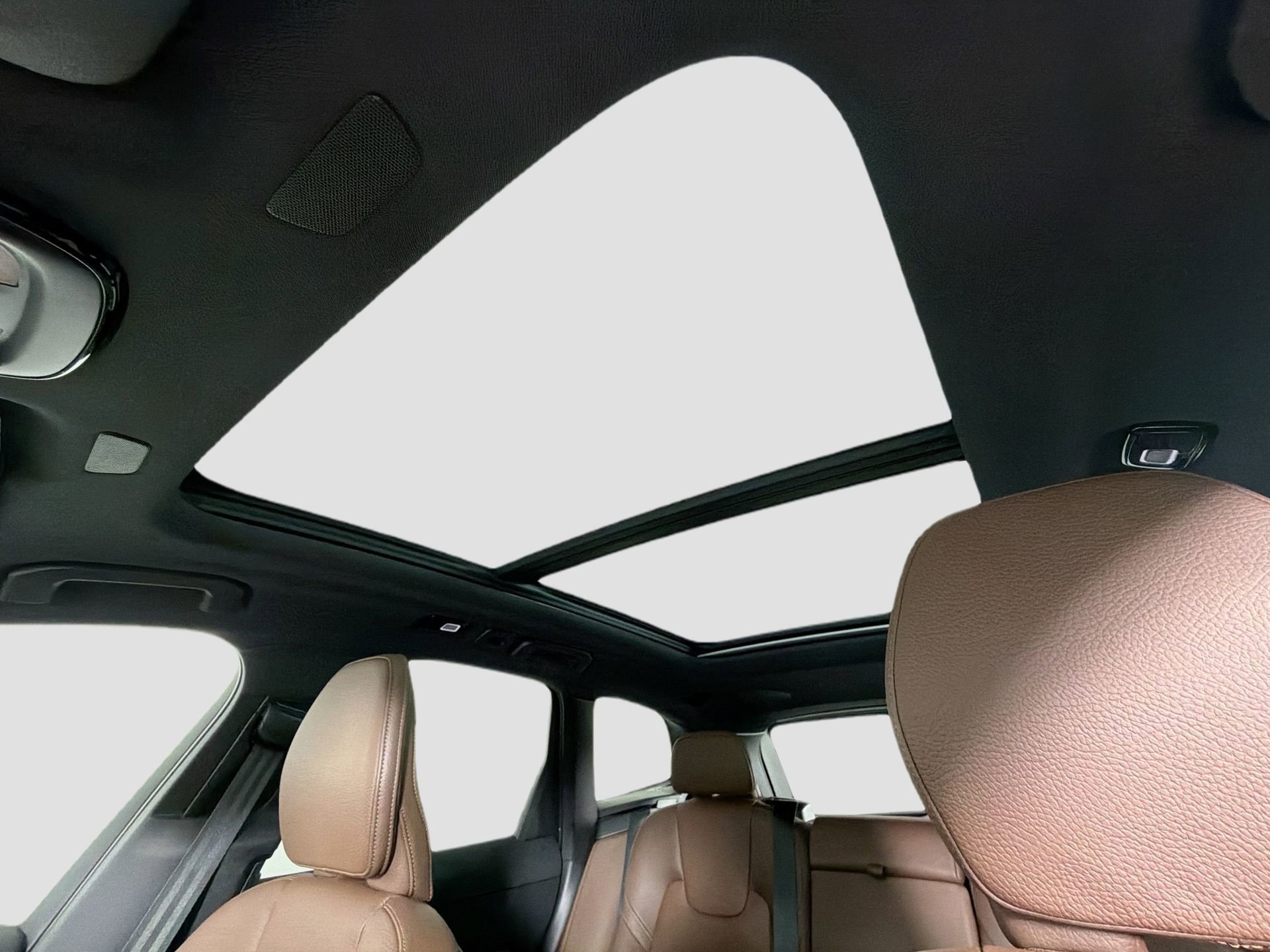 Certified 2023 Volvo XC60 B5 Plus w/ Protection Package Premier FWD image 23