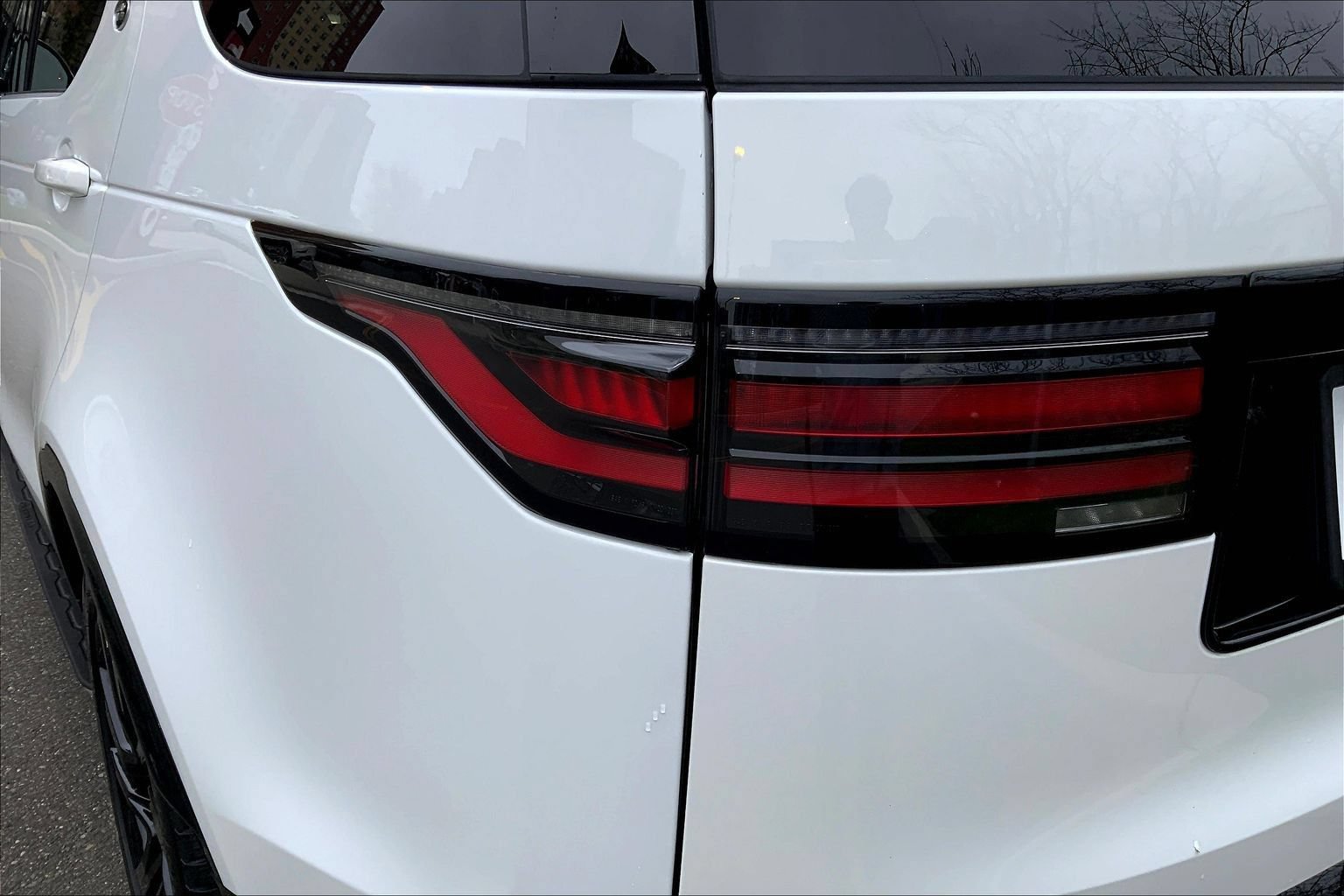 Certified 2025 Land Rover Discovery Dynamic SE AWD/4WD image 28