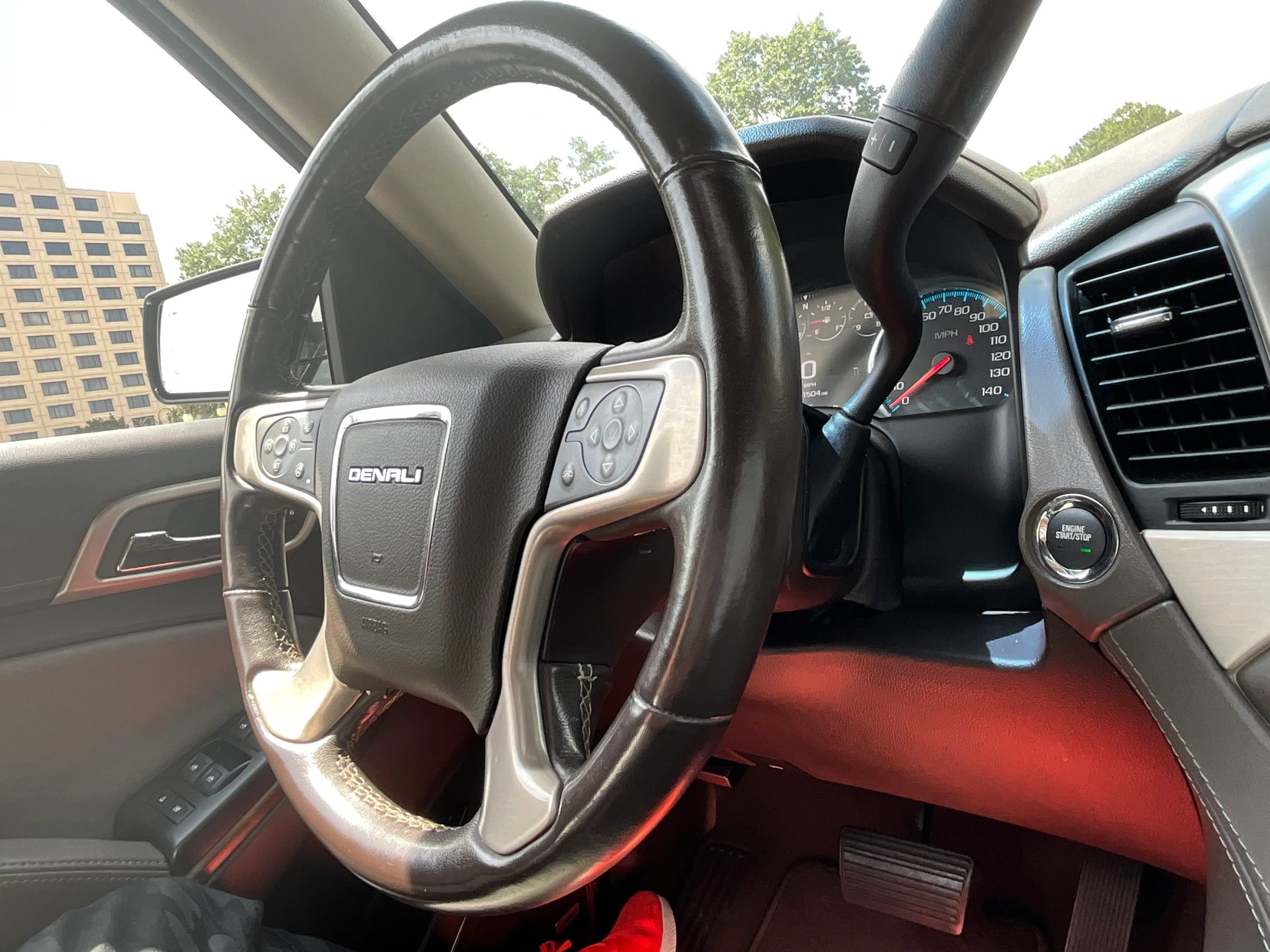 Used 2020 GMC Yukon Denali w/ Open Road Package RWD image 27