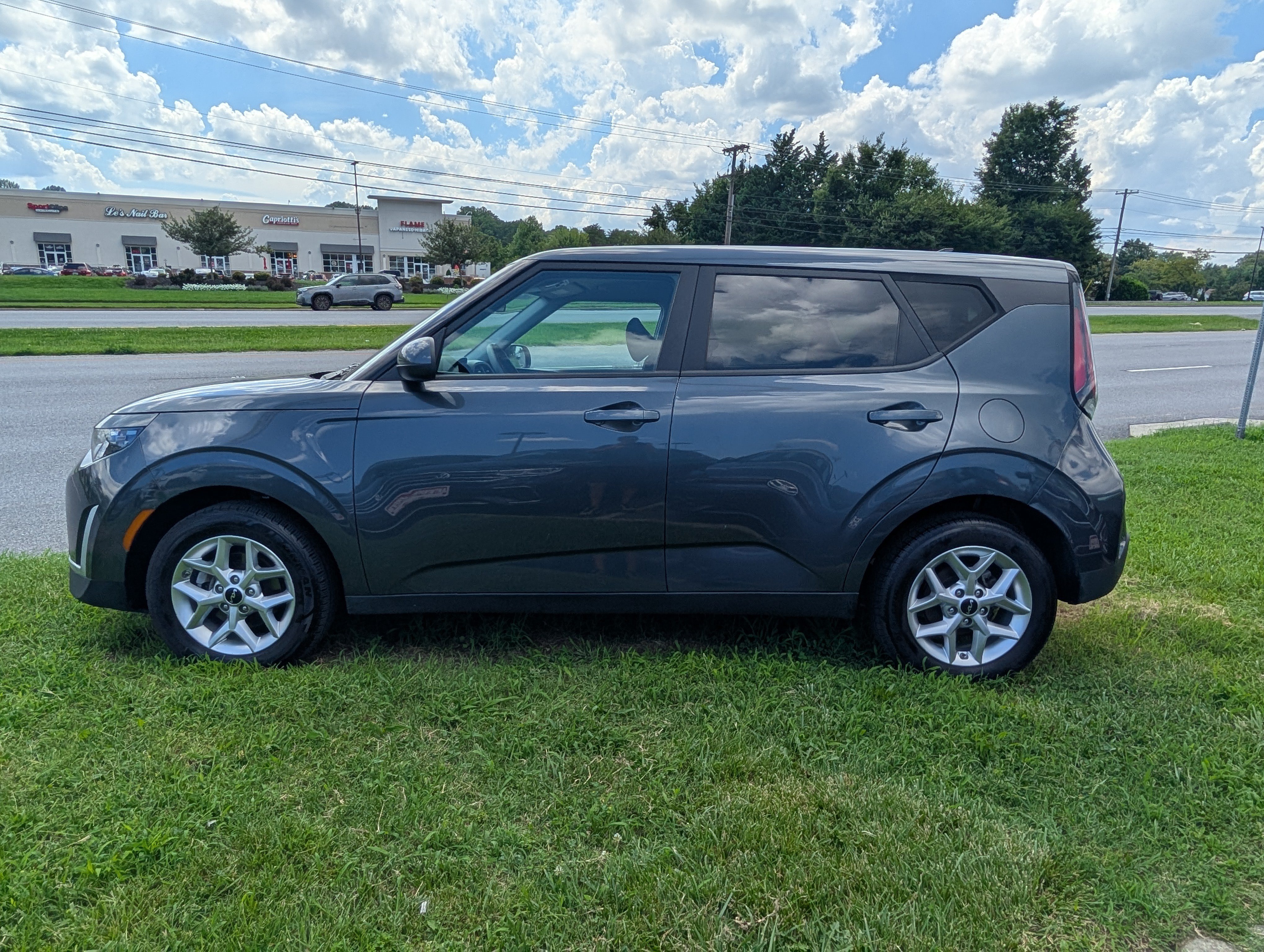 Used 2024 Kia Soul LX w/ Option Group 015 FWD image 6
