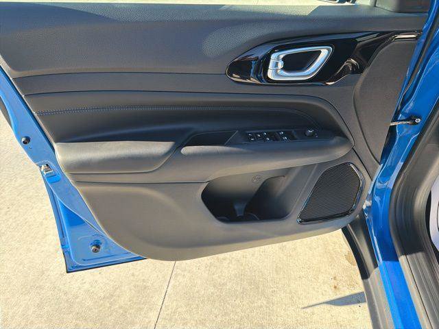 New 2026 Jeep Compass Latitude image 9