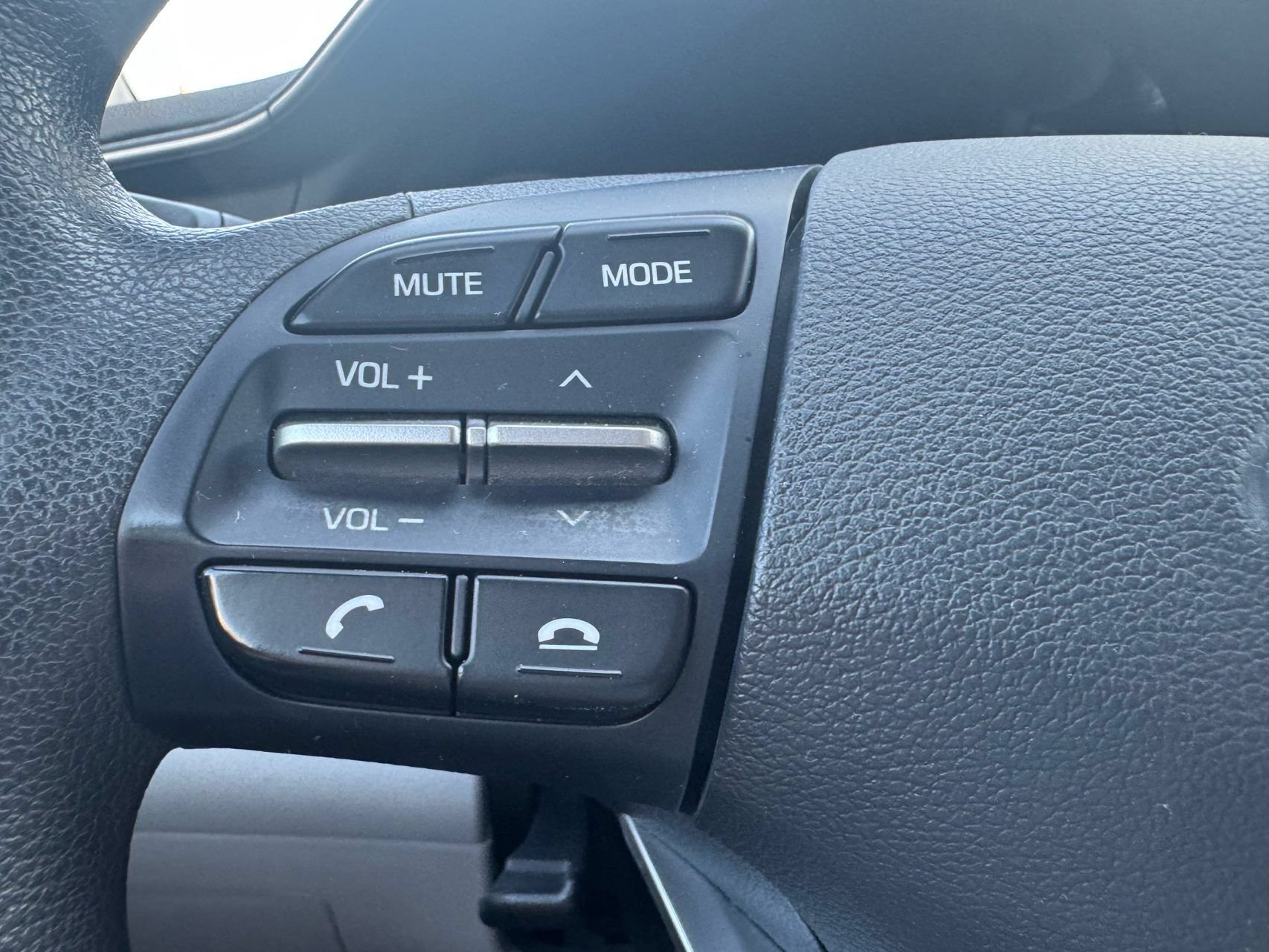 Used 2020 Hyundai Elantra SE FWD image 15