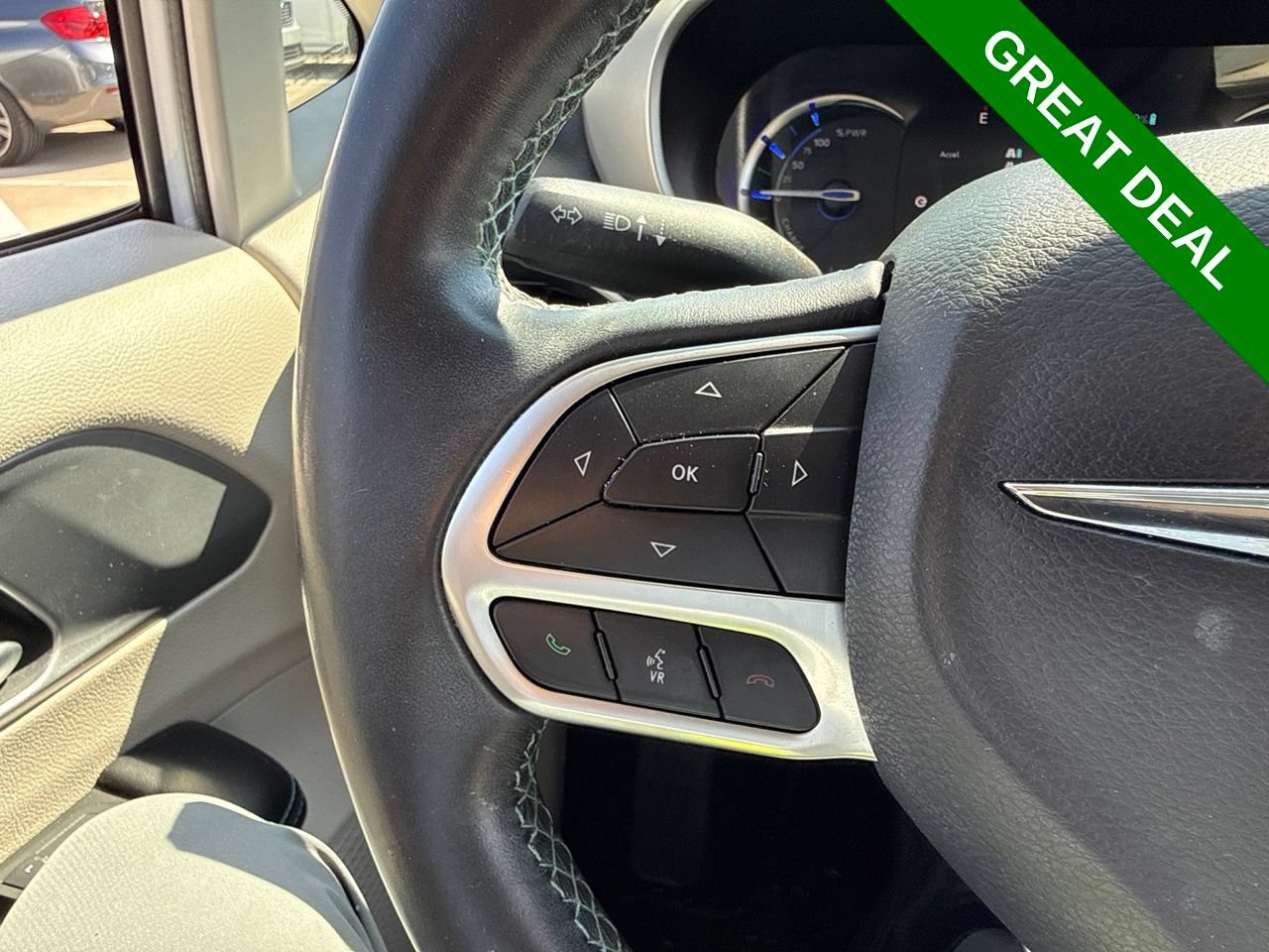Used 2018 Chrysler Pacifica Touring-L FWD image 19