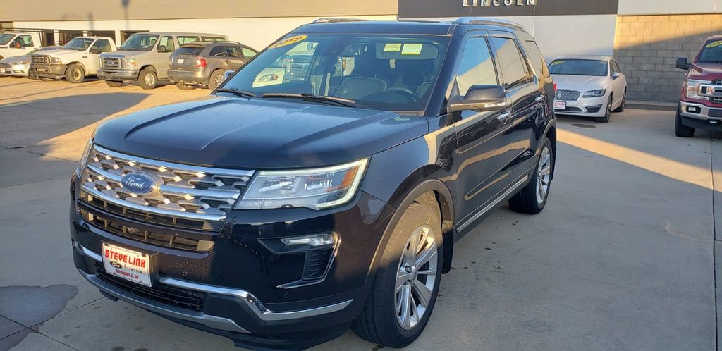 Used 2019 Ford Explorer Limited w/ Ford Safe & Smart Package image 4