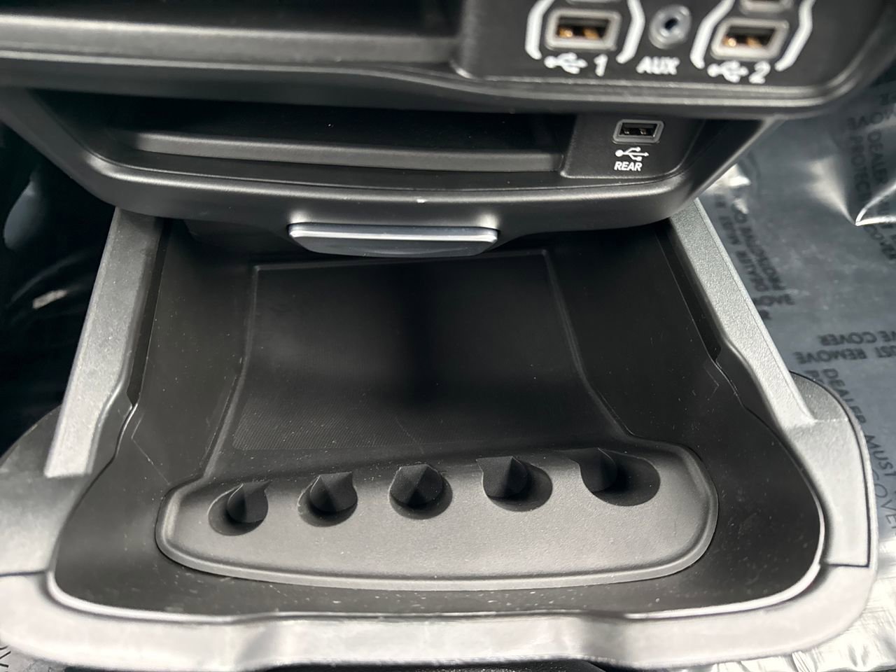 Used 2025 Chrysler Pacifica Select w/ Uconnect Theater Family Group image 24