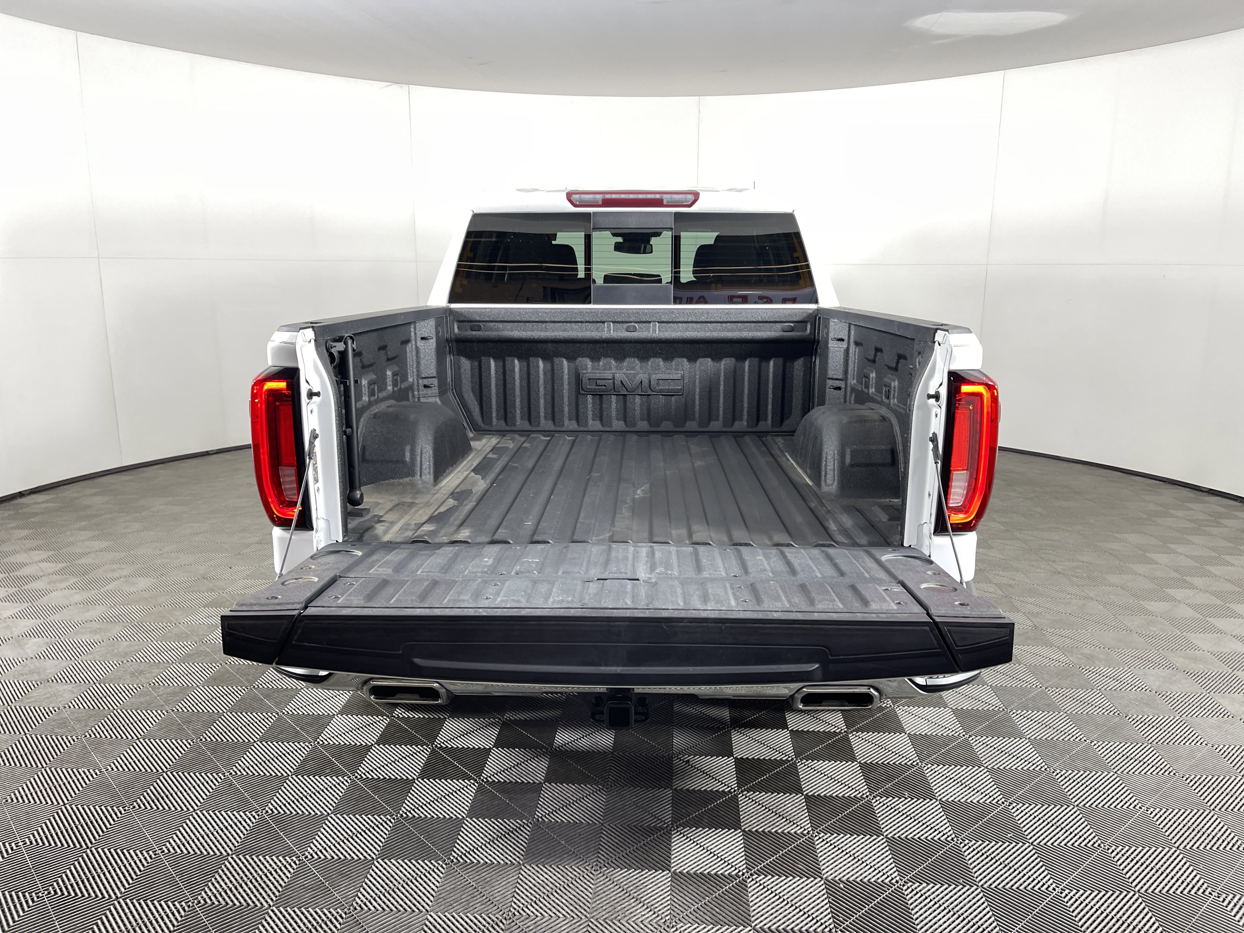 Used 2022 GMC Sierra 1500 SLT w/ SLT Premium Plus Package image 9