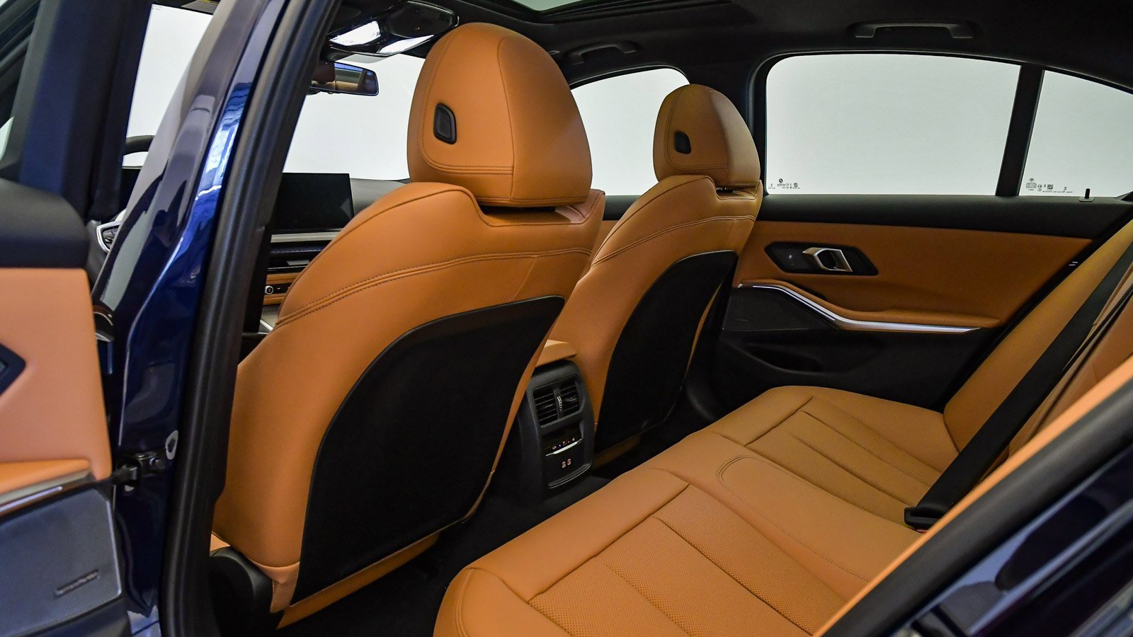 New 2026 BMW 330i Sedan w/ M Sport Package image 23