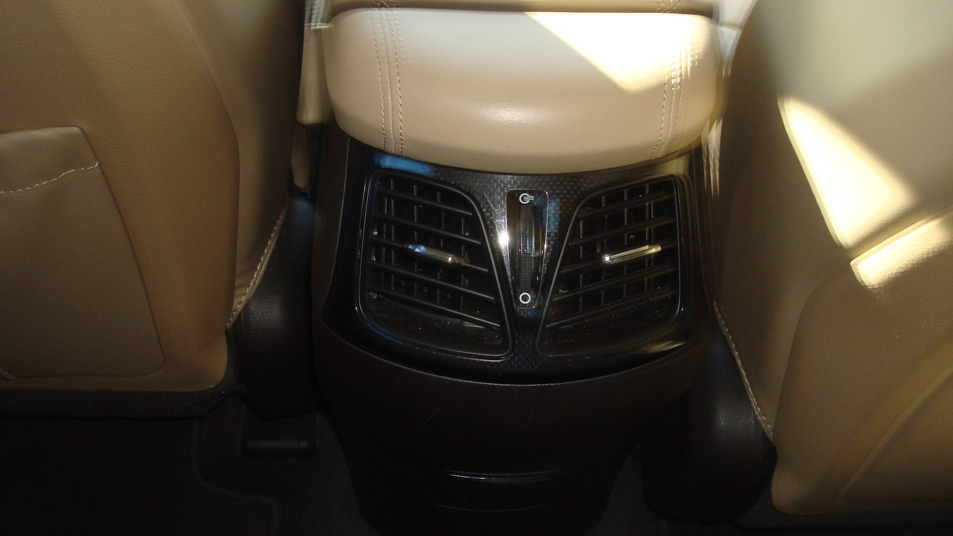Used 2014 Hyundai Azera Limited w/ Option Group 02 FWD image 11