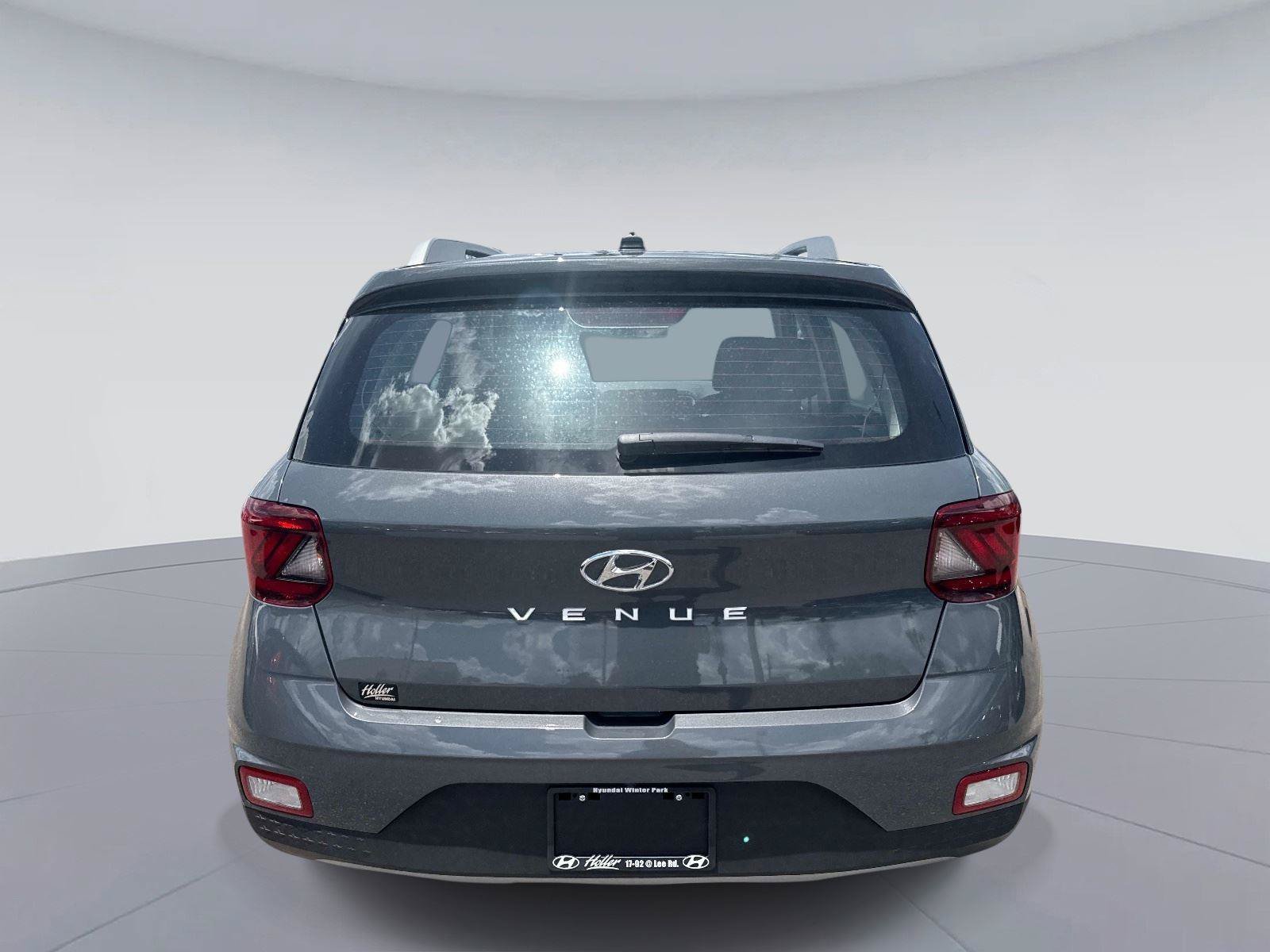 Used 2026 Hyundai Venue SEL FWD image 4