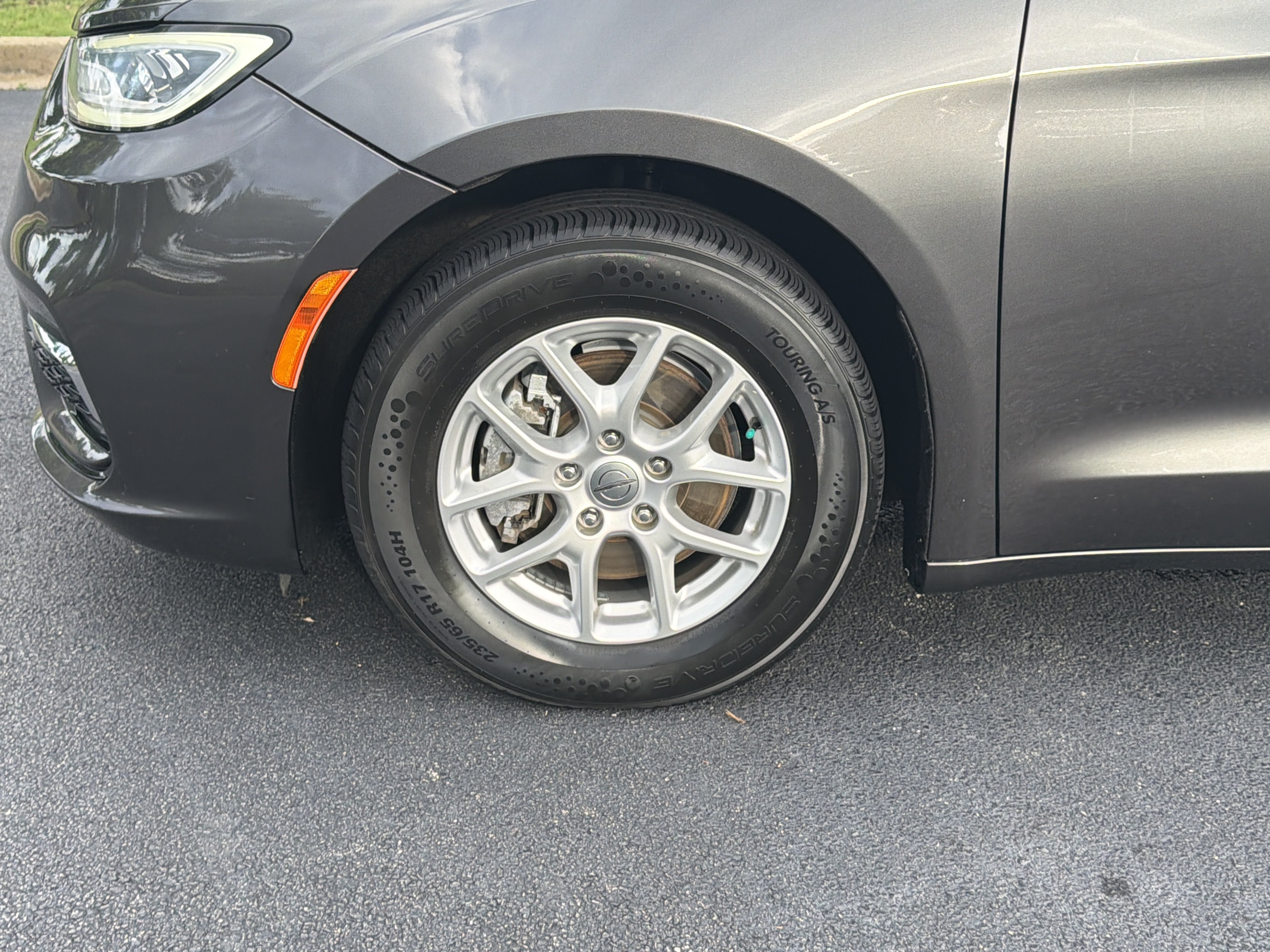 Used 2021 Chrysler Pacifica Touring-L FWD image 32