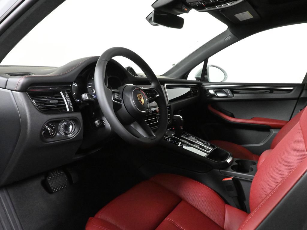 Used 2026 Porsche Macan AWD/4WD image 4
