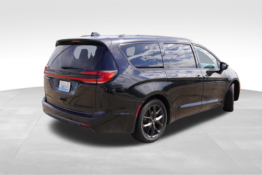 Used 2025 Chrysler Pacifica Limited FWD image 3