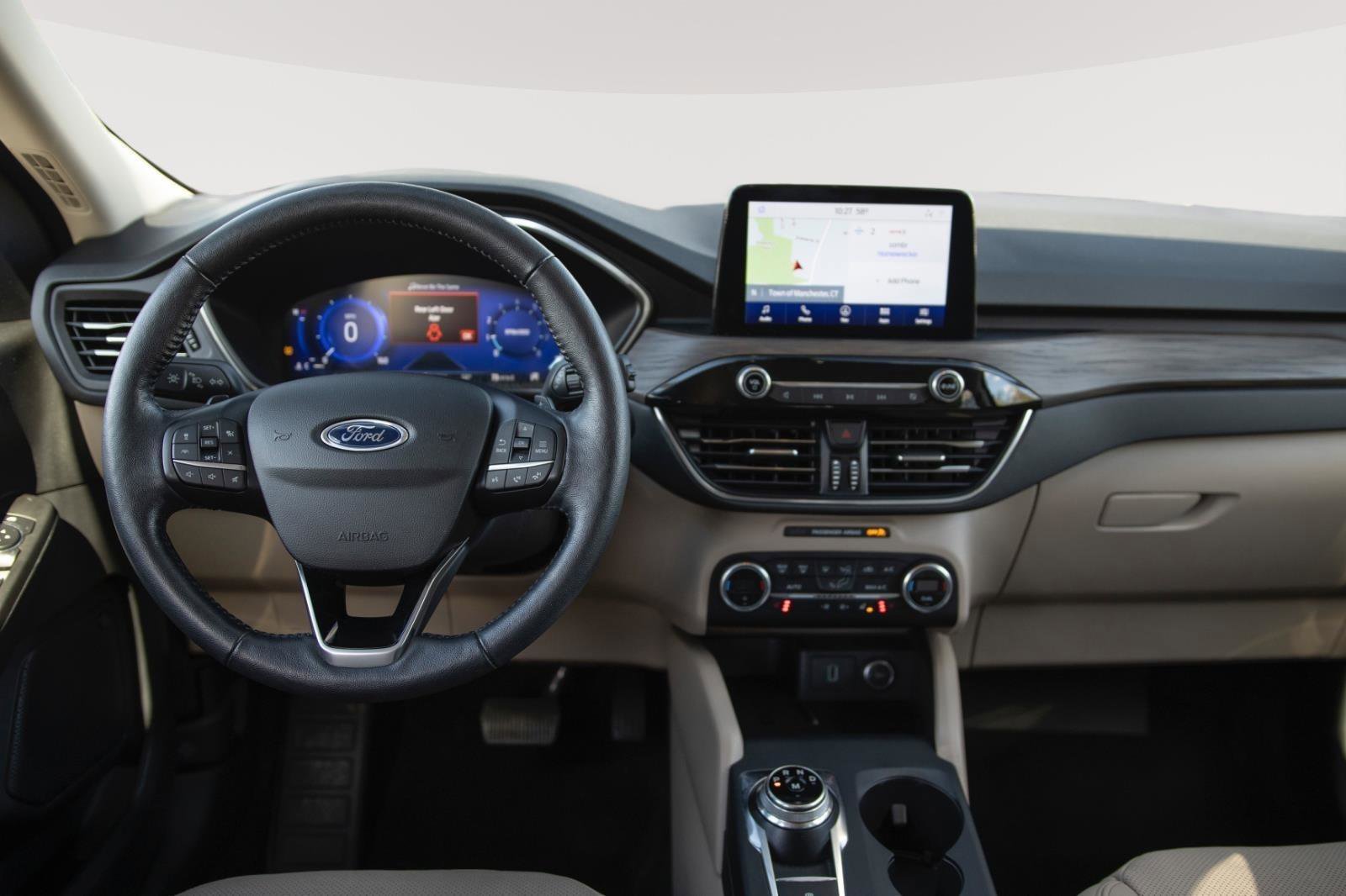 Used 2020 Ford Escape Titanium image 3