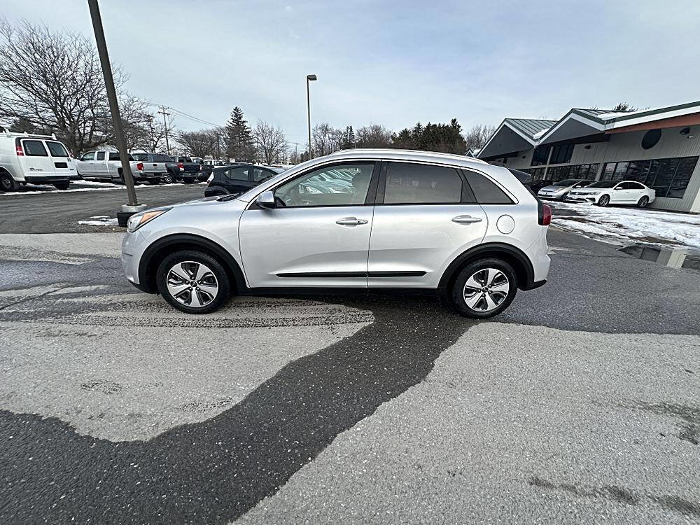 Used 2019 Kia Niro LX image 2