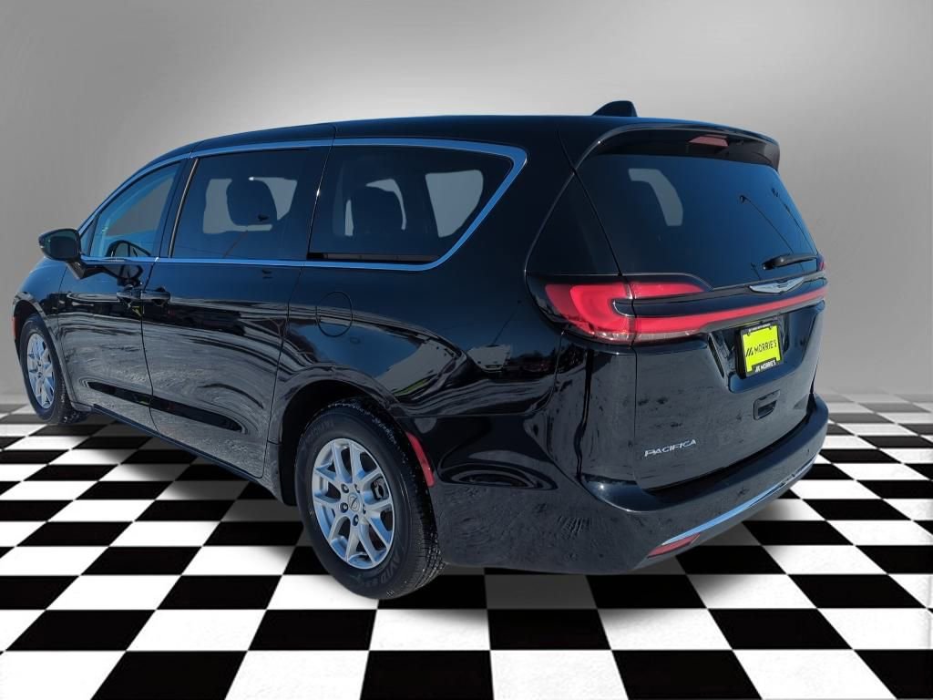 Used 2024 Chrysler Pacifica Touring-L image 10