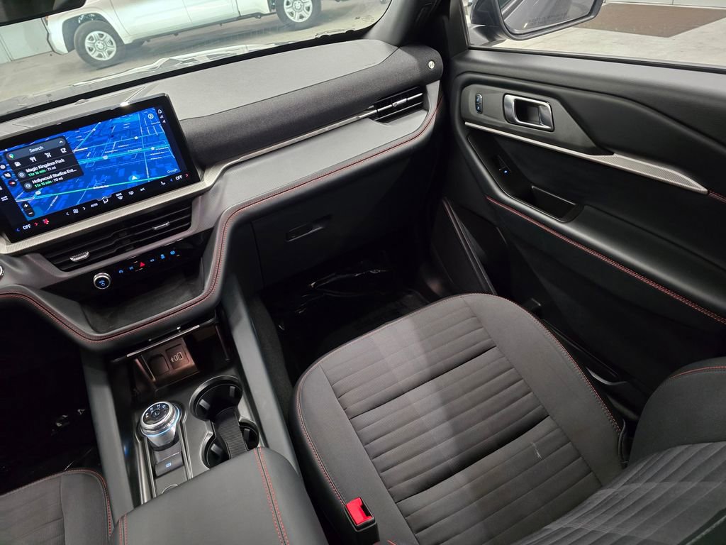 Used 2025 Ford Explorer ST-Line w/ ST-Line Street Pack image 37