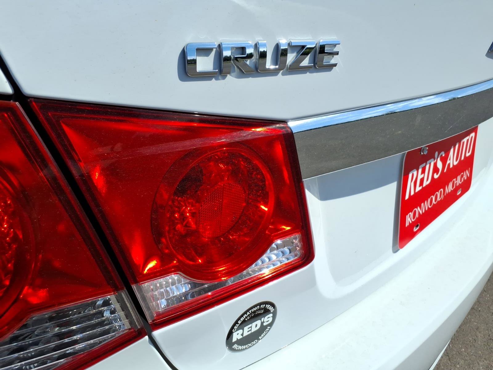 Used 2016 Chevrolet Cruze LT FWD image 4